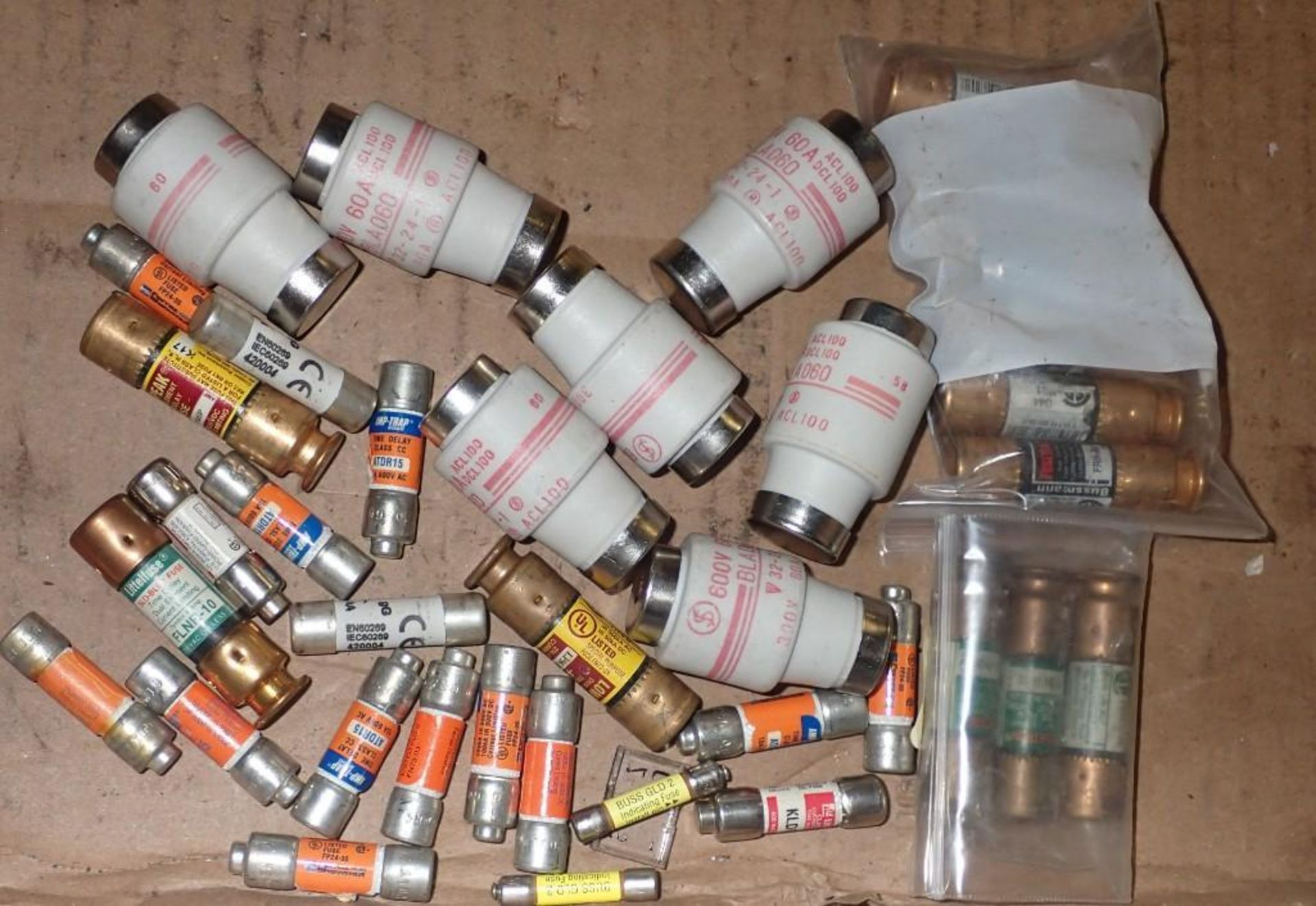 Lot of Misc Small Fuses - Image 4 of 6