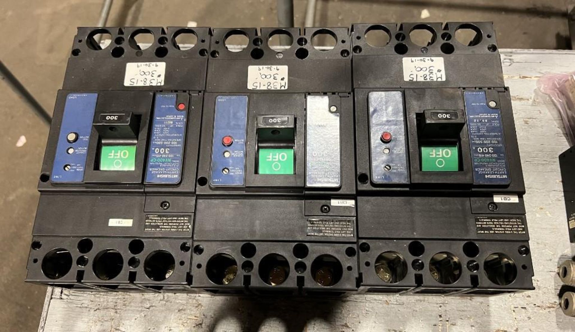 Lot of (3) Mitsubishi #NV400-CP 300 Amp Circuit Breakers - Image 2 of 5