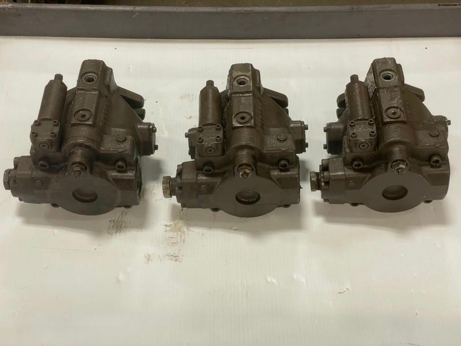 Lot of (3) Parker #PVP1610B7L211 Hydraulic Pumps - Image 2 of 7