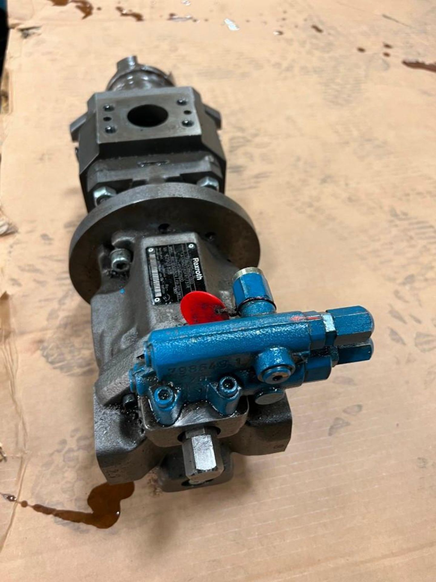 Rexroth #A10VS018DFR1/31R-PUC62N00 / #R910938804/000 Hydraulic Pump - Image 3 of 4