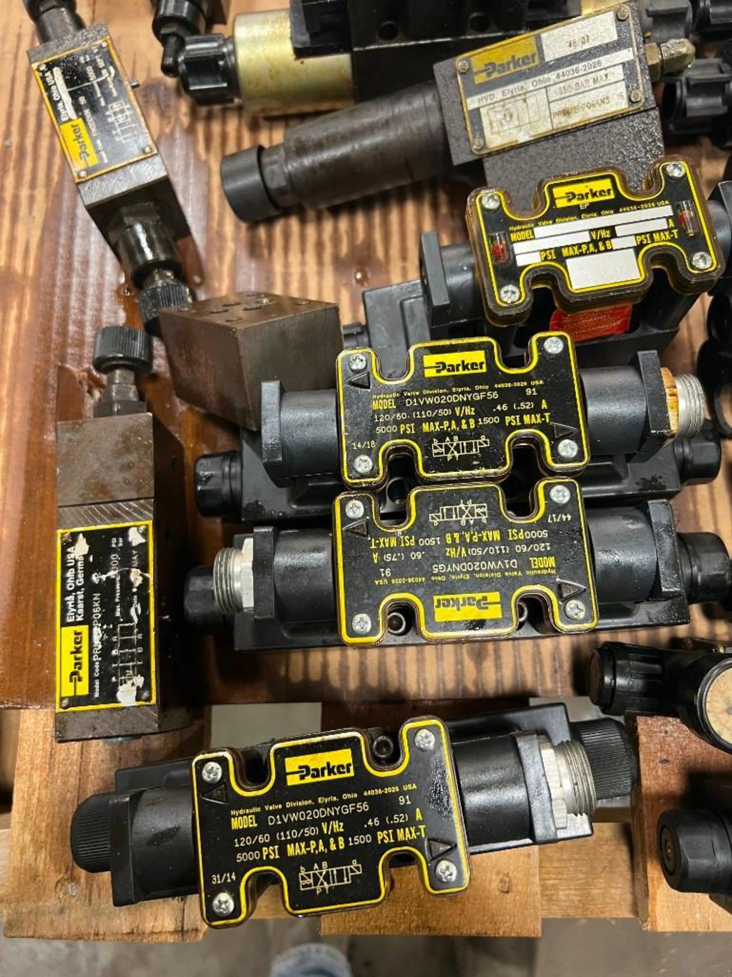 Large Lot of Parker Valves - Image 2 of 13