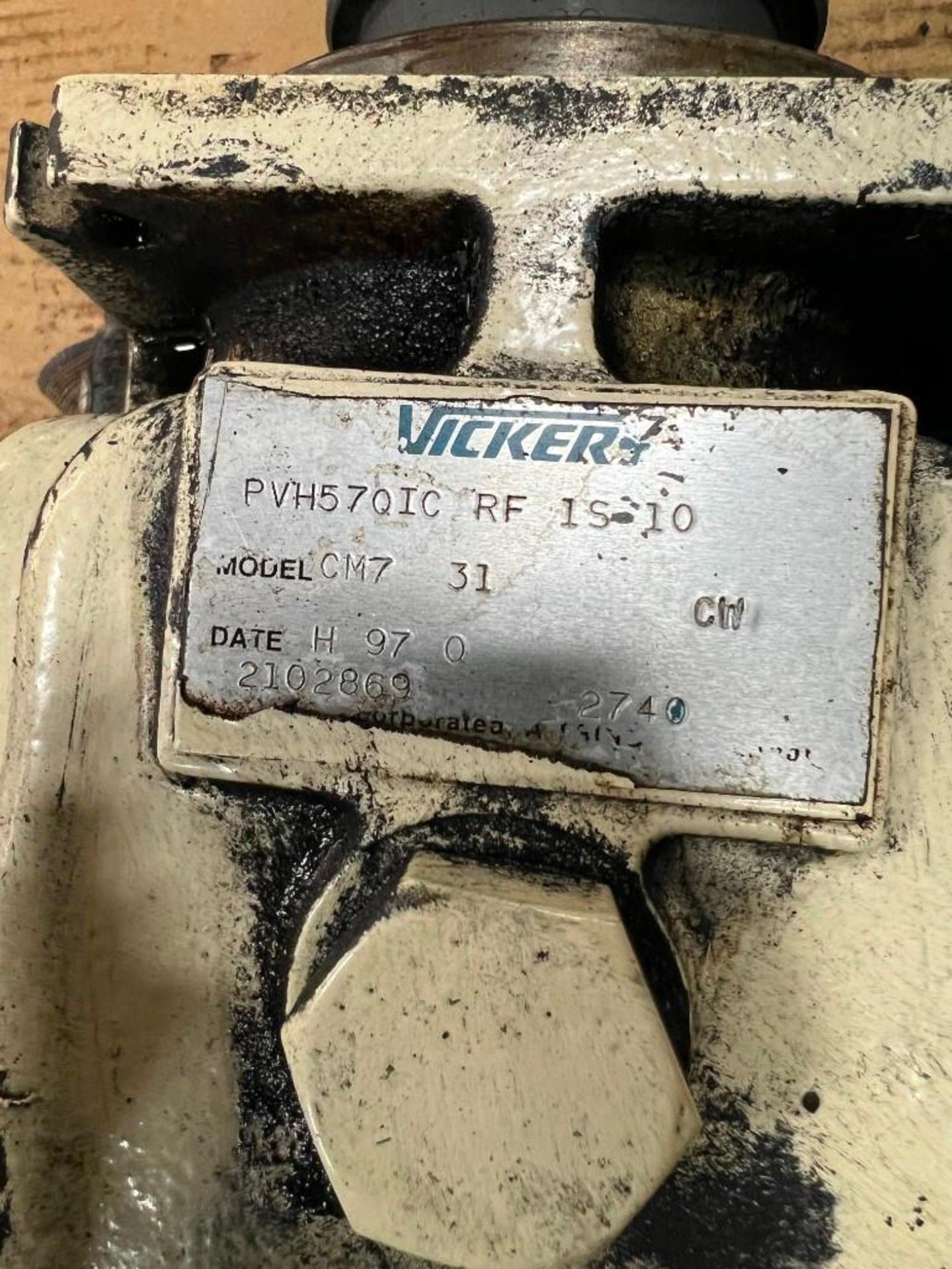 Vickers #PVH57QIC RF IS-10 / CM7 31 Hydraulic Pump - Image 3 of 3