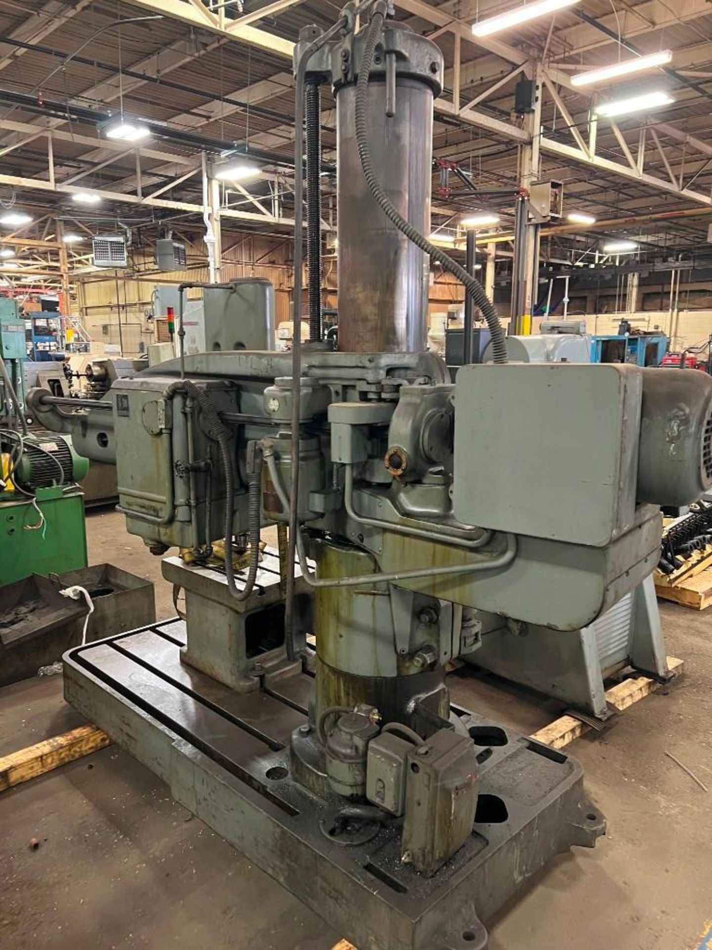 4' x 11" Carlton Radial Arm Drill w/ Box Table - Image 4 of 6