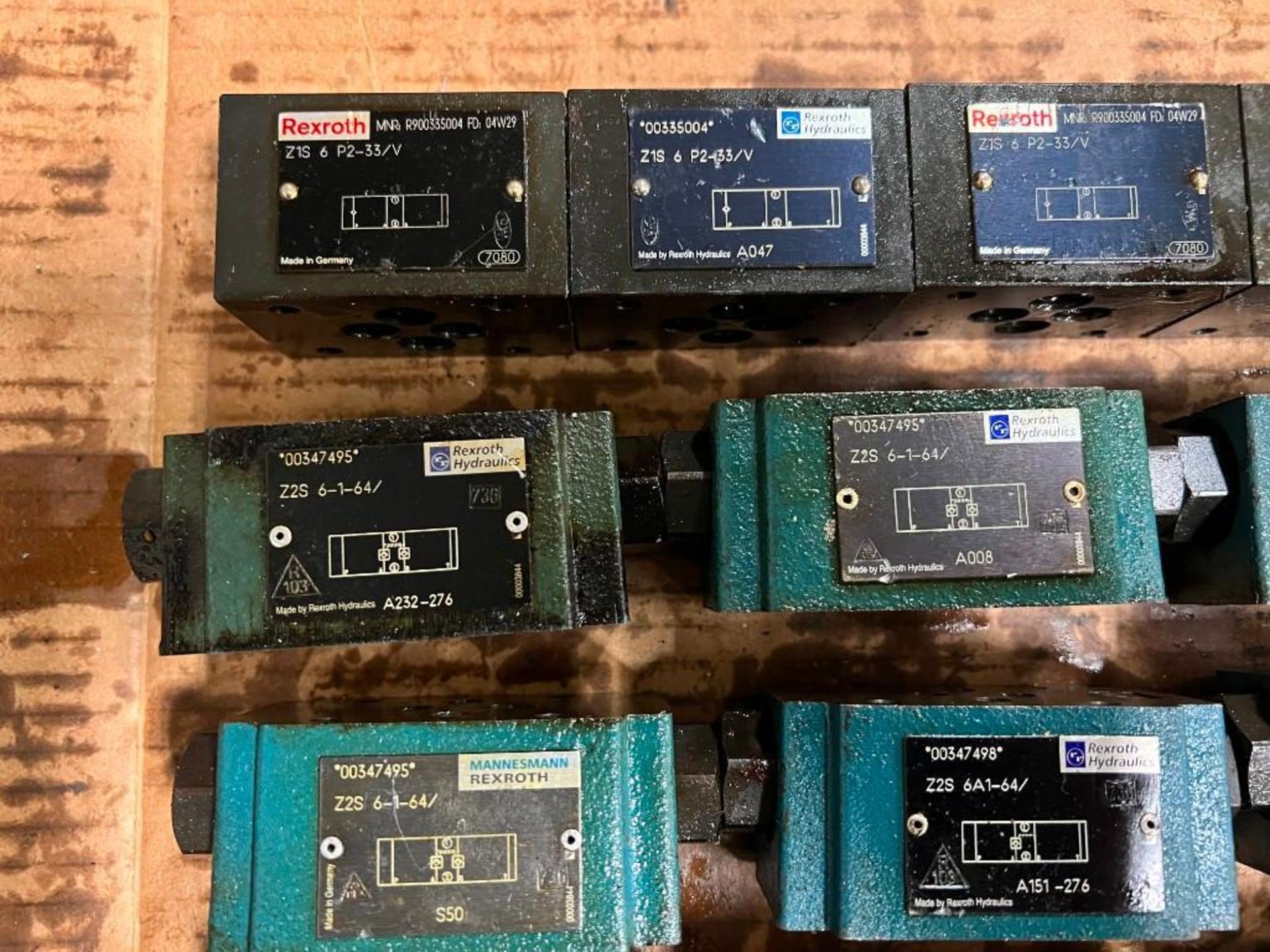 Lot of (19) Rexroth R900335004 Directional Control Valves - Image 3 of 6