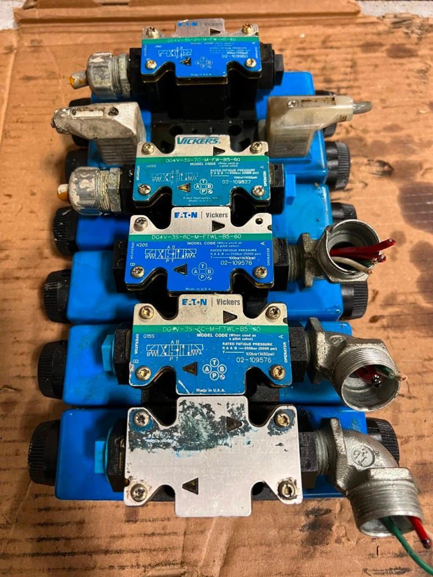 Lot of (6) Vickers Directional Control Valves