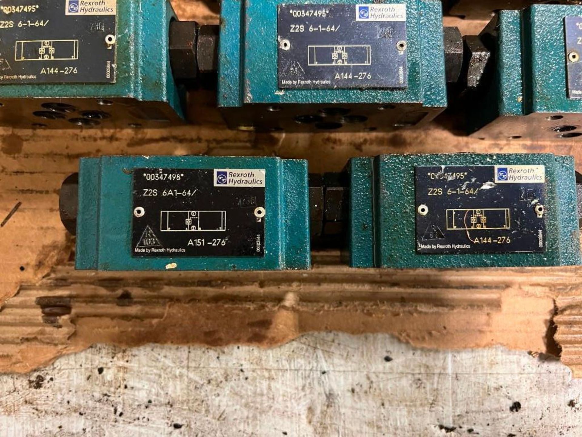 Lot of (19) Rexroth R900335004 Directional Control Valves - Image 2 of 6