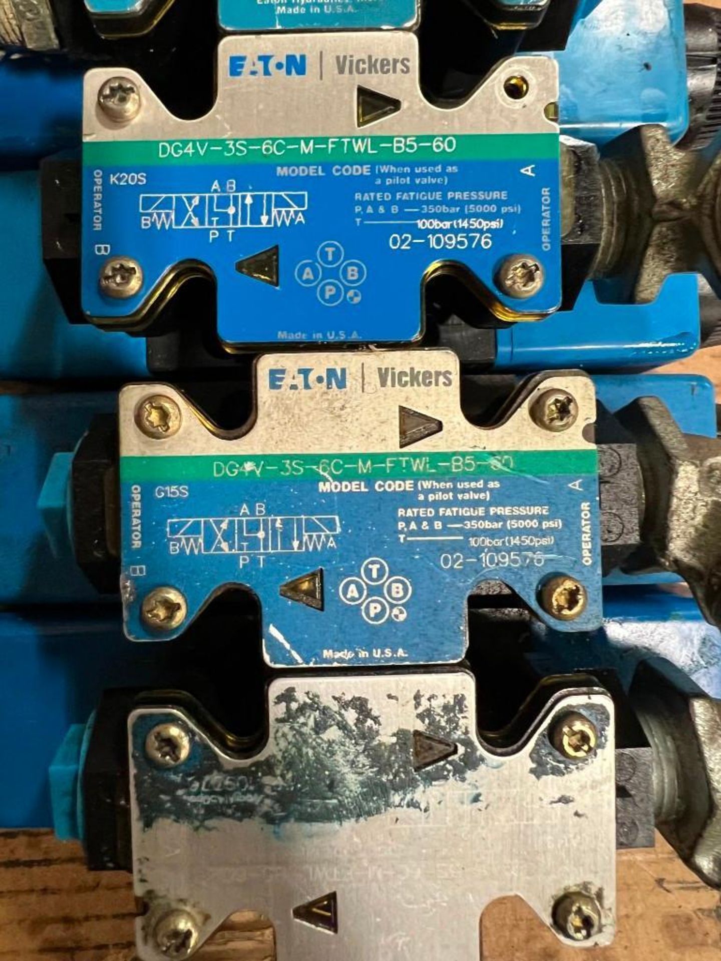 Lot of (6) Vickers Directional Control Valves - Image 2 of 7