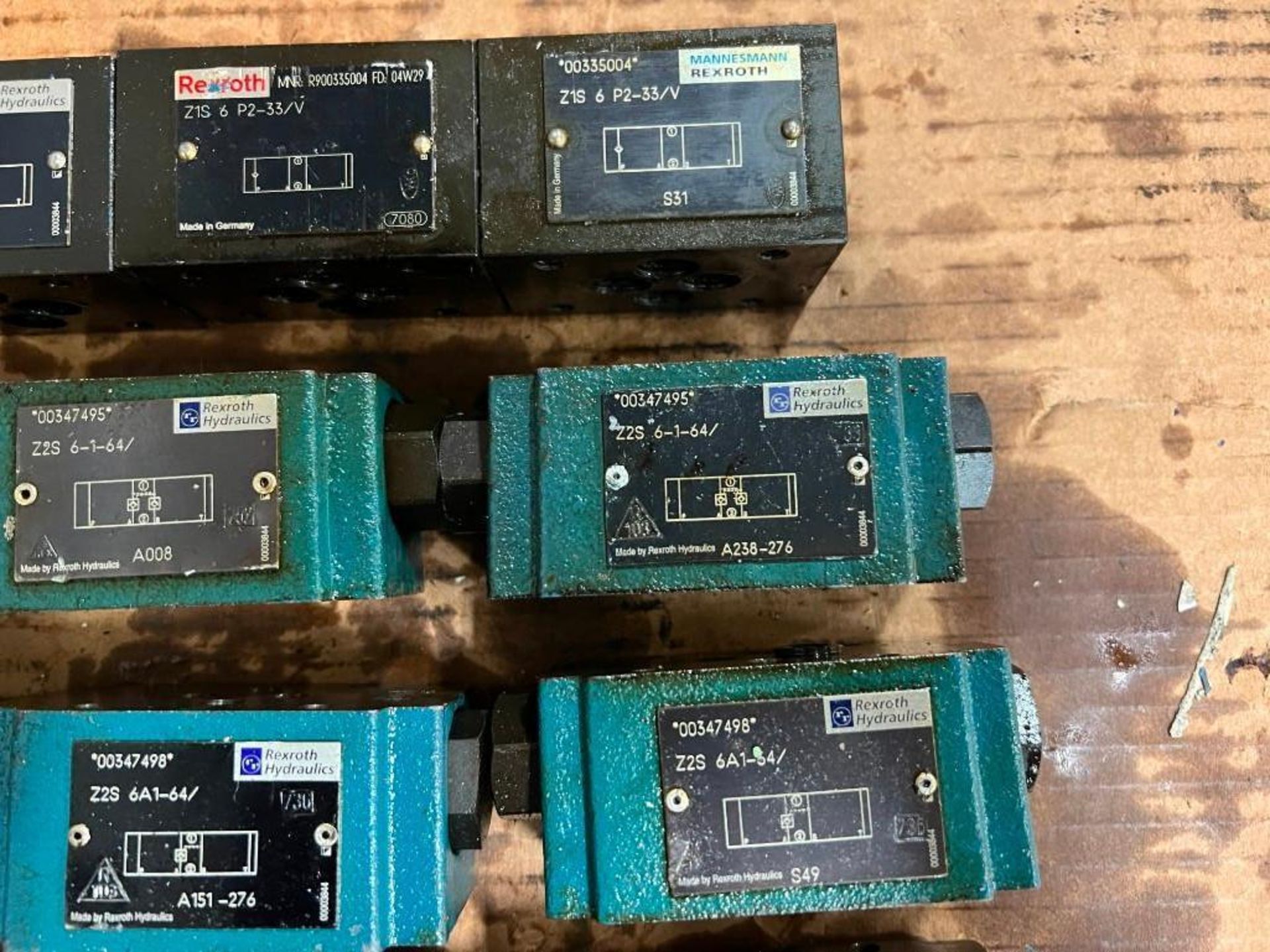 Lot of (19) Rexroth R900335004 Directional Control Valves - Image 4 of 6