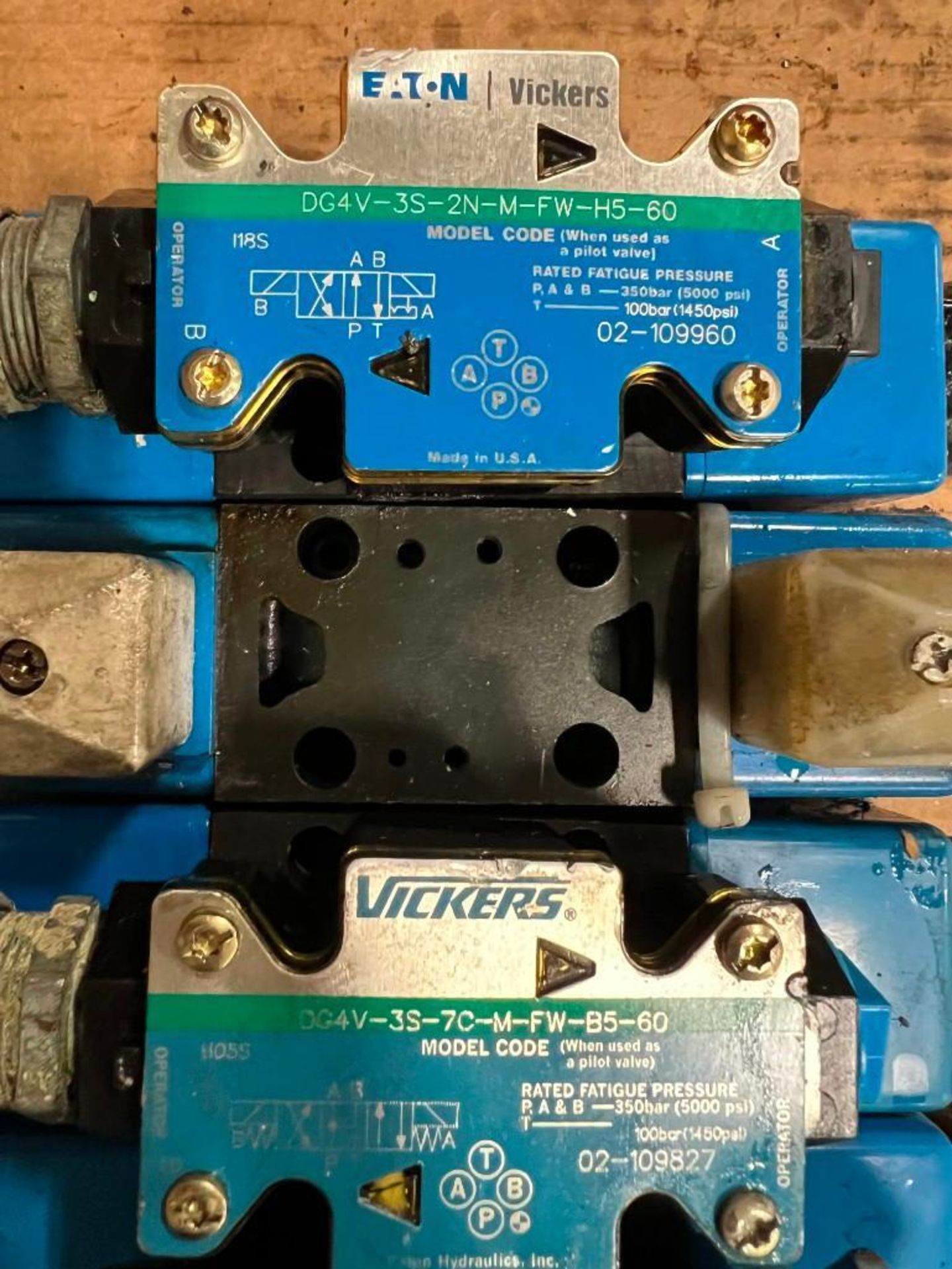 Lot of (6) Vickers Directional Control Valves - Image 3 of 7