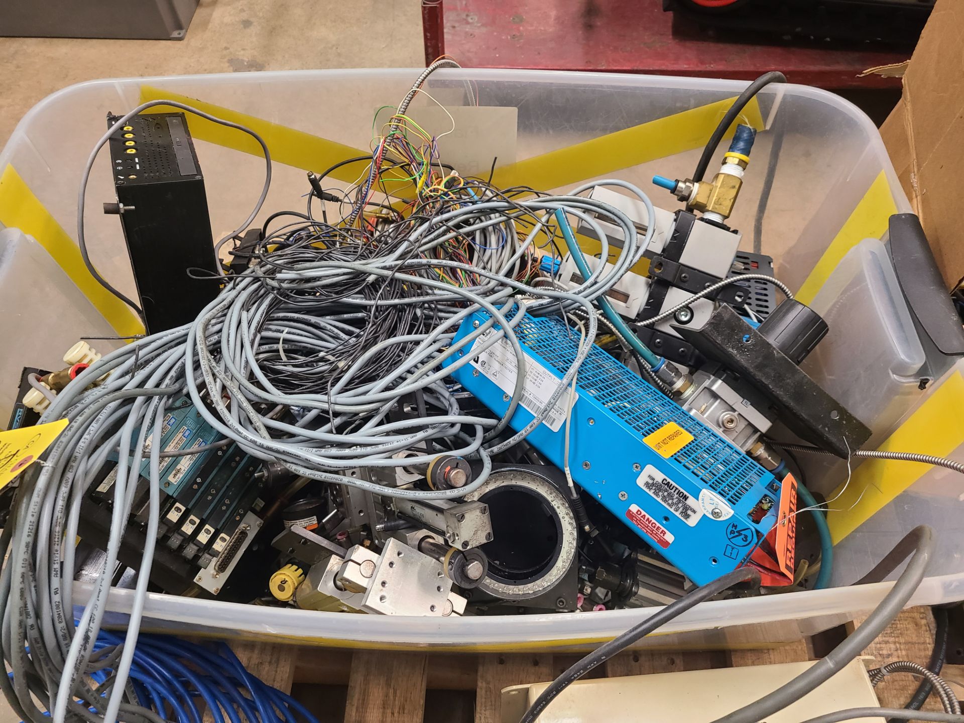 PALLET OF VARIOUS ELECTRONICS - PARTS ONLY - Image 3 of 5