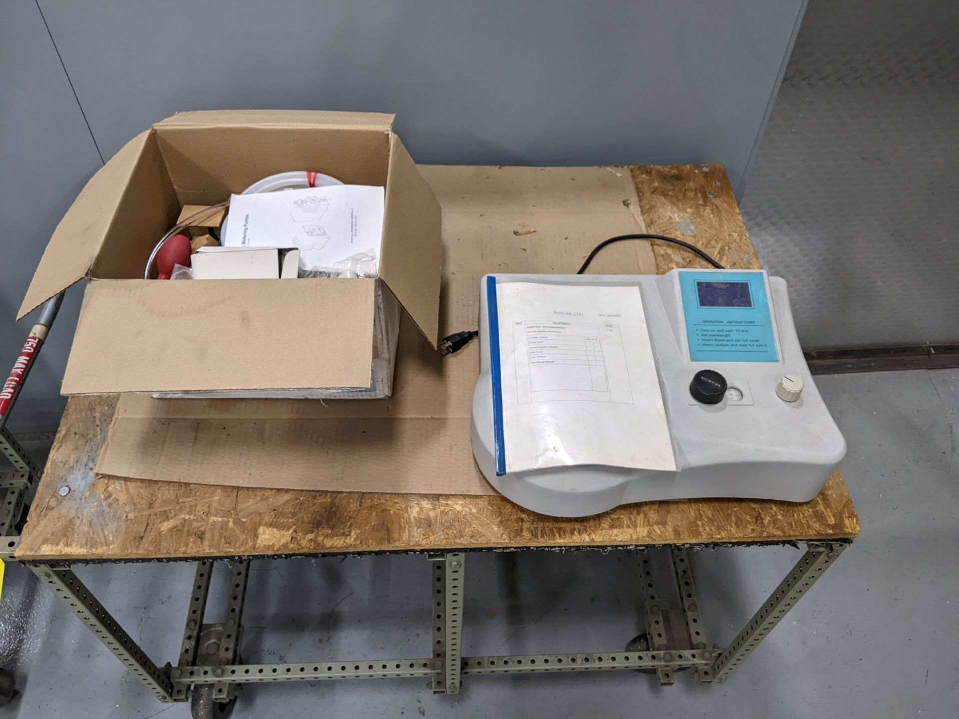 CART WITH ALPHA-1000 SPECTROPHOTOMETER AND MISC