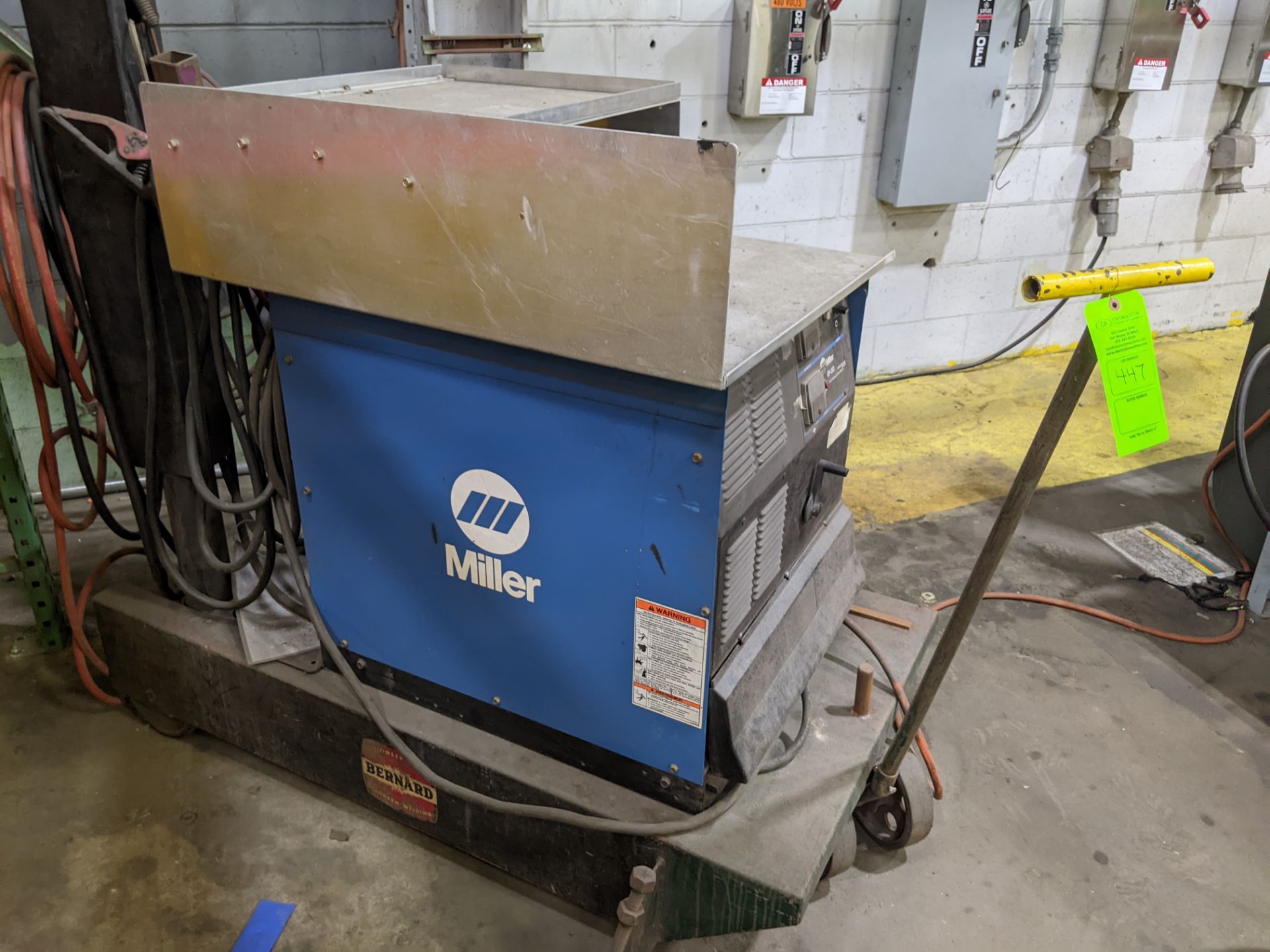 MILLER CP-302 CV DC WELDING POWER SOURCE - Image 2 of 3