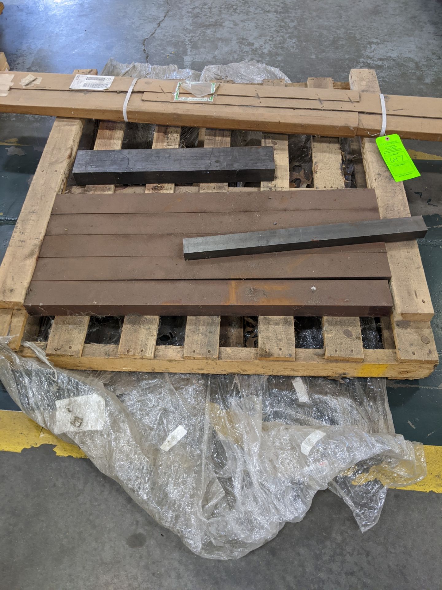 PALLET AND CONTENT-ASSORTED STEEL STOCK