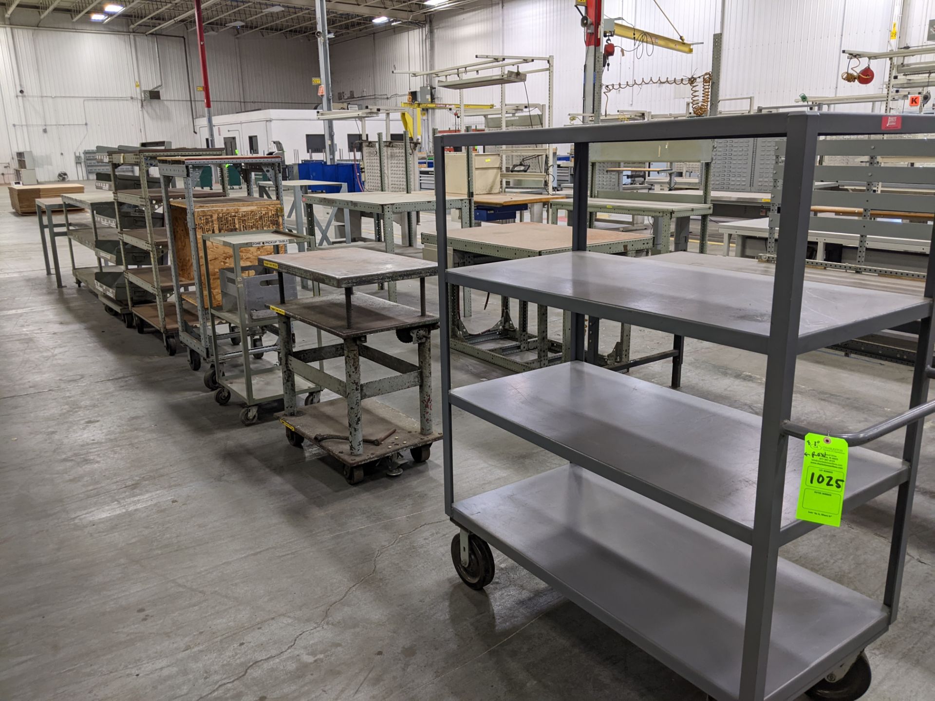 (8) ROW OF VARIOUS SHELVES AND 500 LB LIFT TABLE