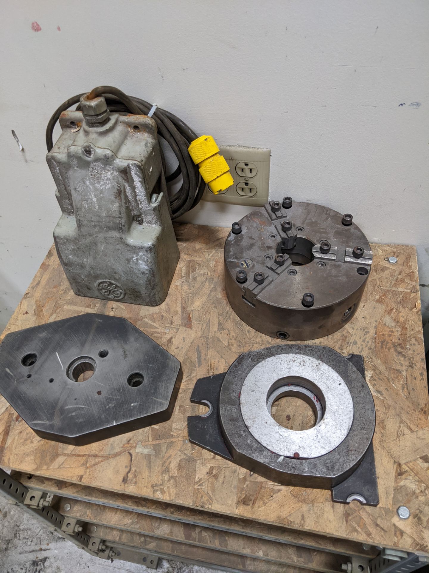 (2) 3-JAW CHUCK / DIVIDING HEAD WITH CONTENTS OF (2) TABLES - Image 3 of 3