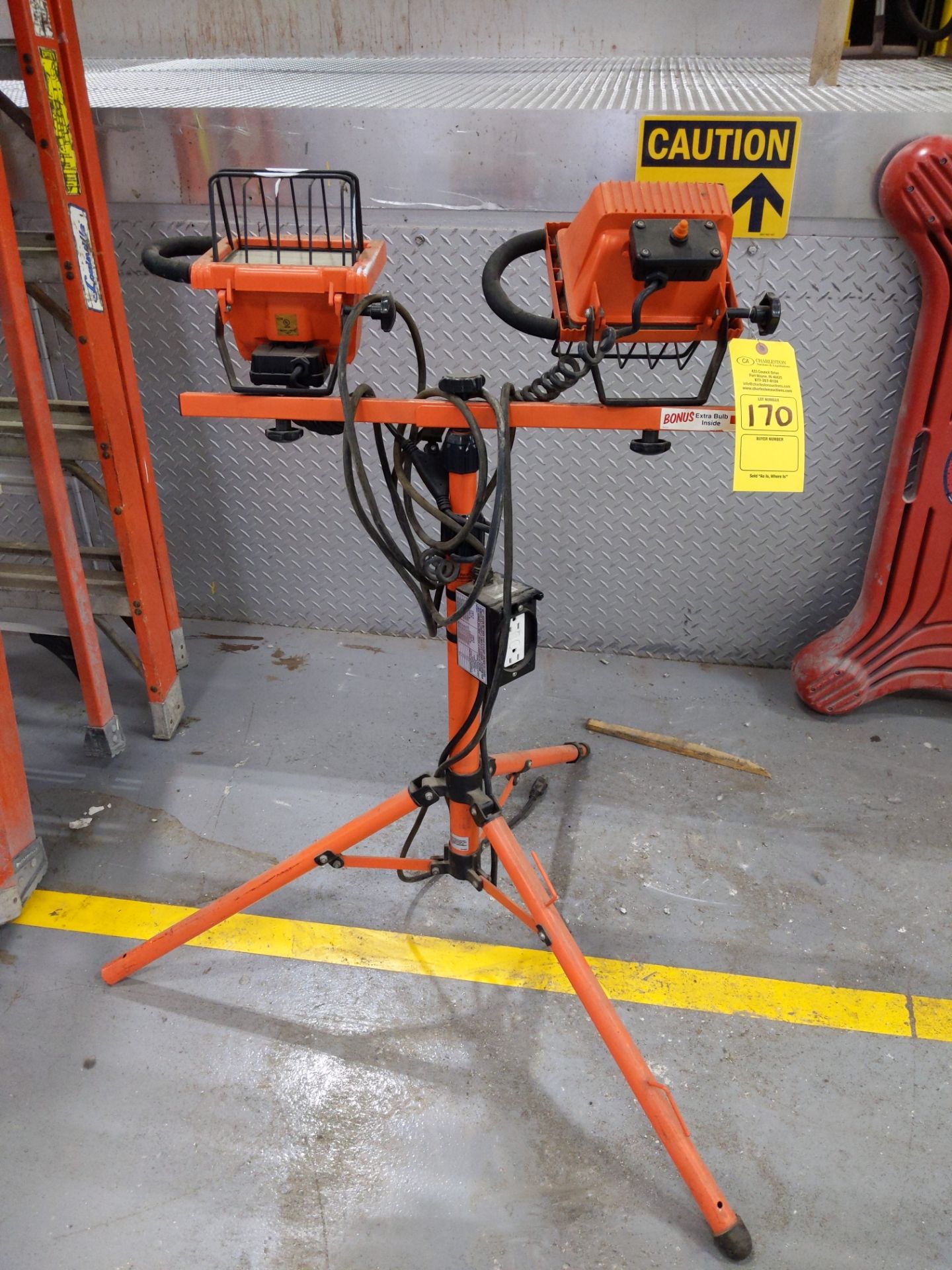 SAFETY LIGHT W/STAND