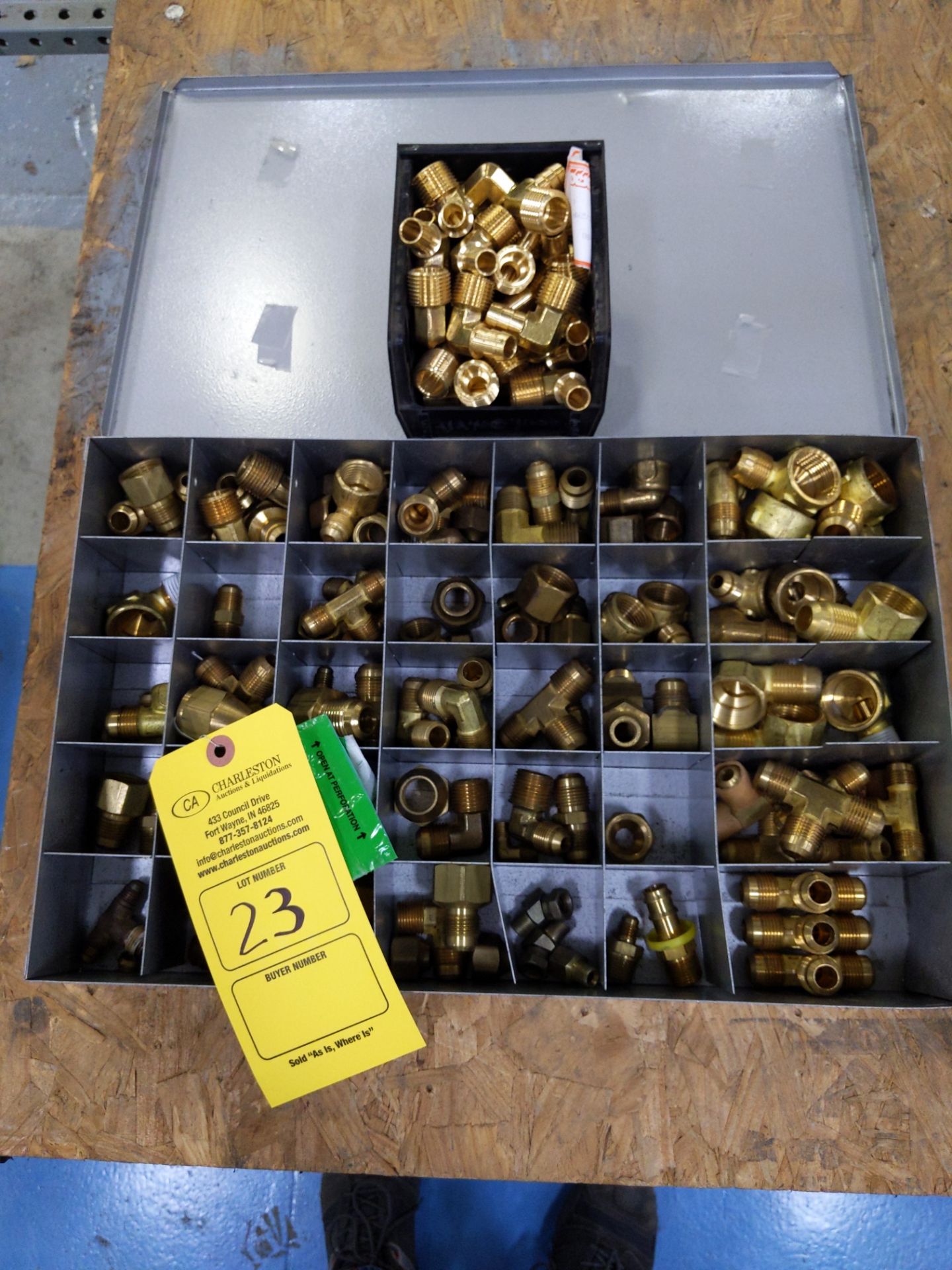 SET OF VARIOUS BRASS FITTINGS