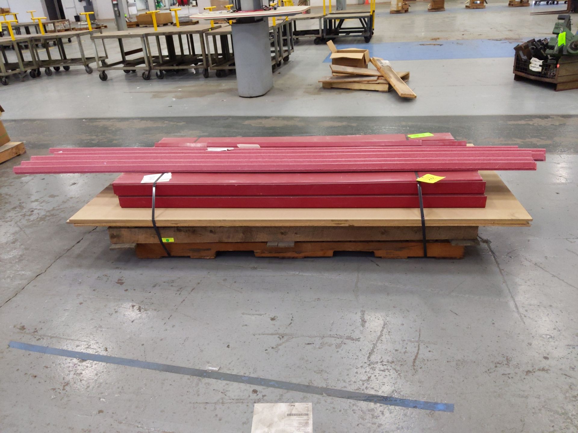 PALLET AND CONTENT-INSULATED FIBER BOARD