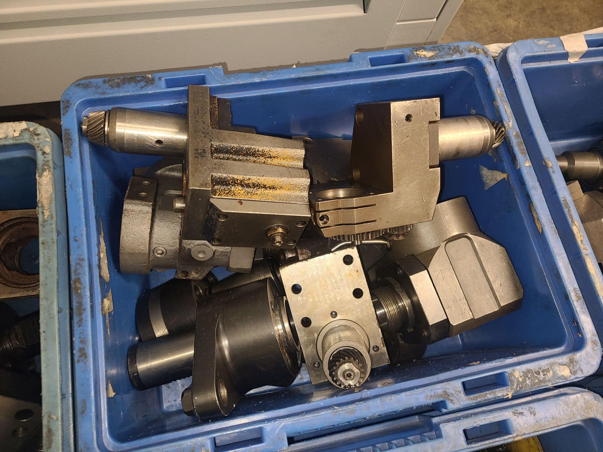 PALLET OF VARIOUS MILL PARTS AND TOOLING - Image 3 of 10