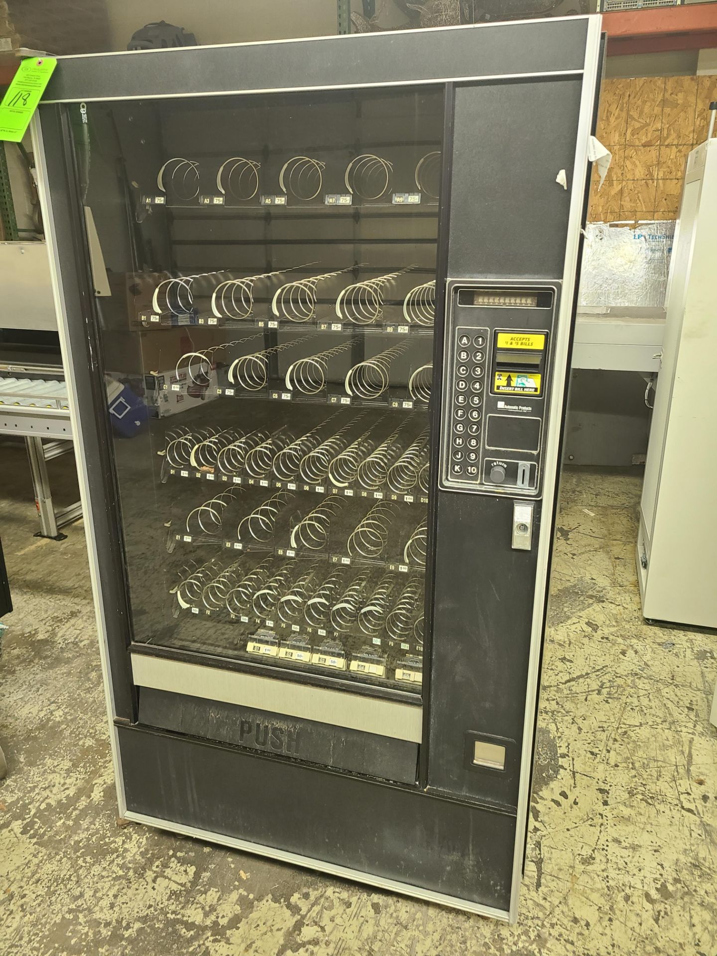 SNACK VENDING MACHINE