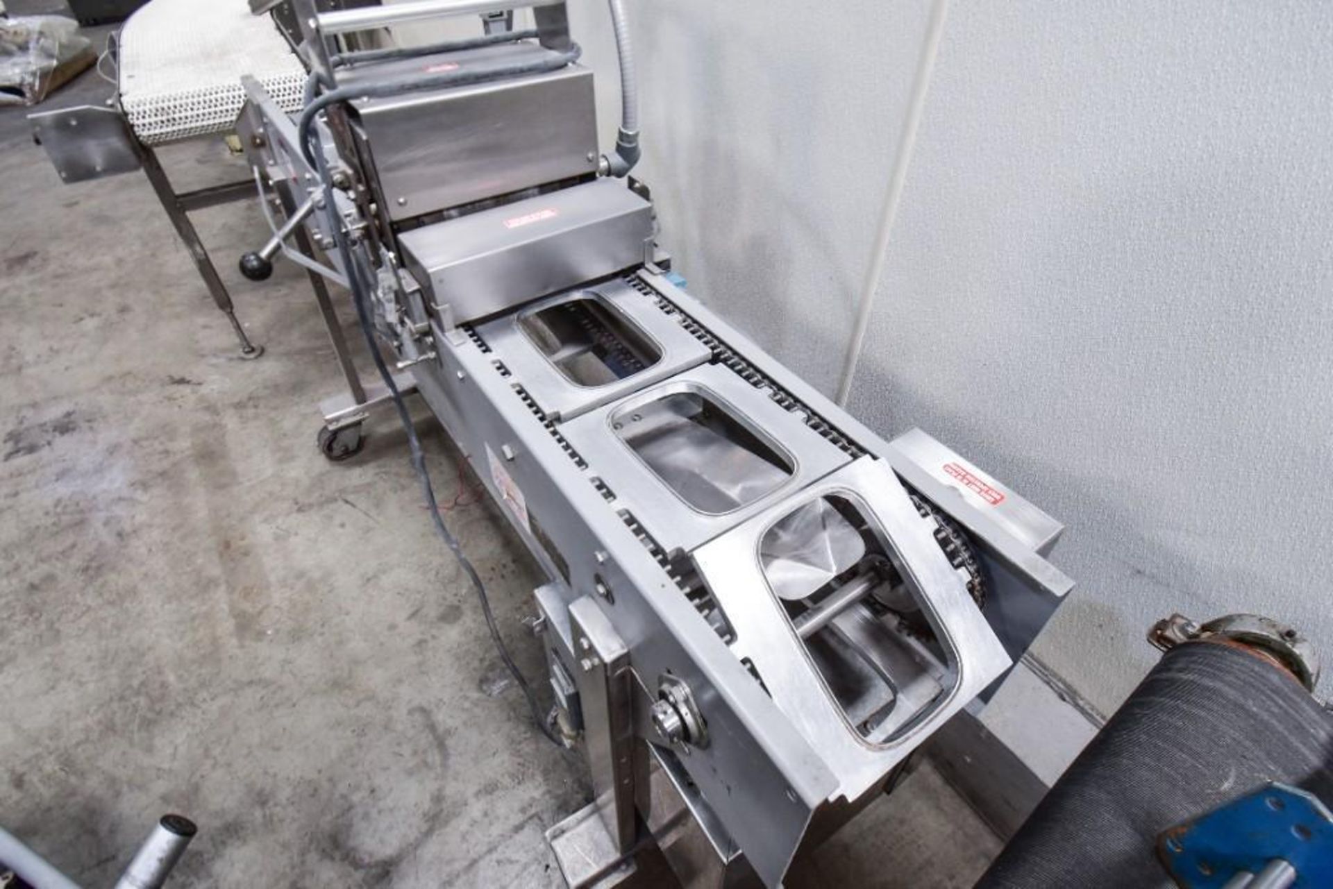 Anchor semi-automatic inline tray sealer - Image 4 of 9