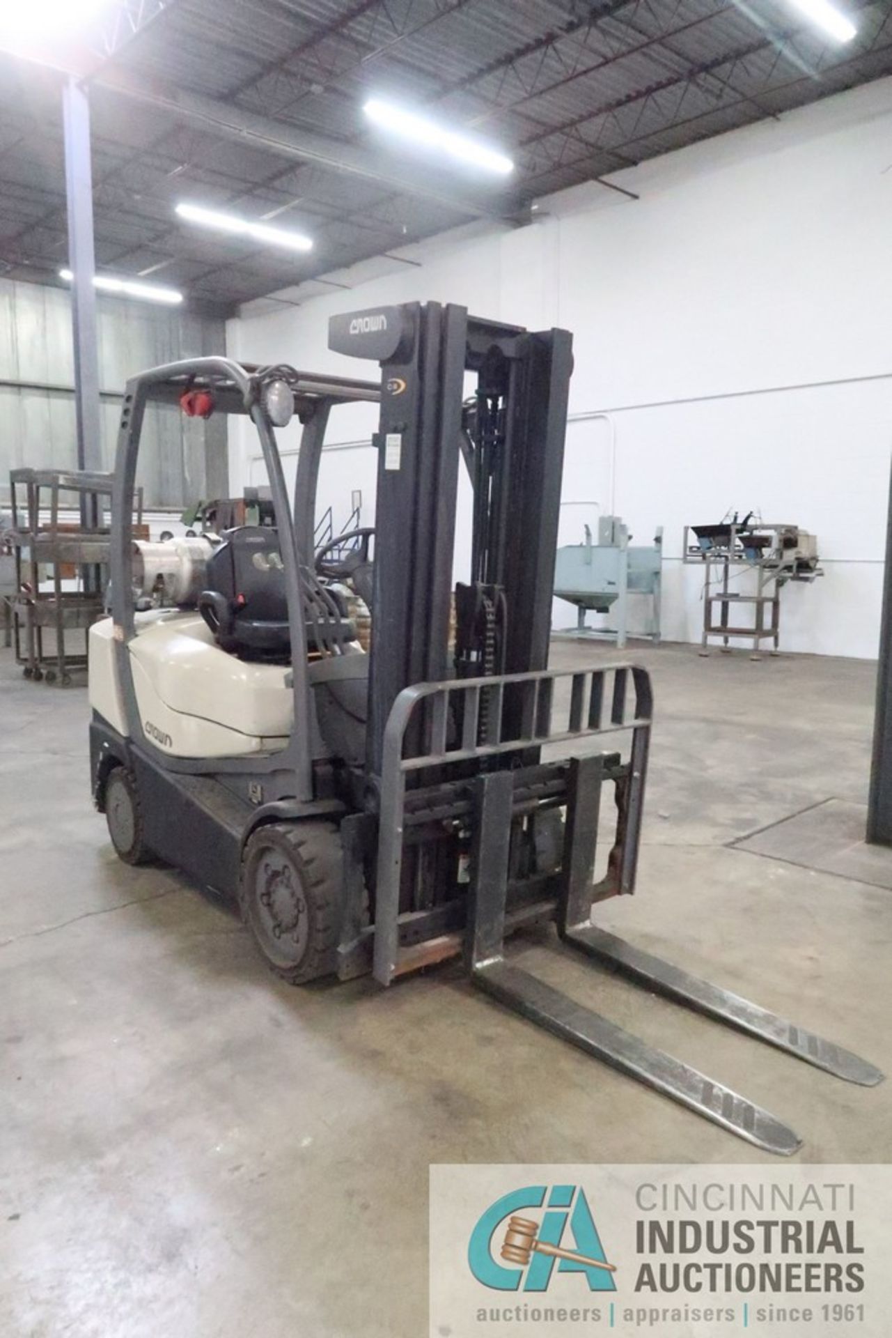 **5,000 LB. CROWN MODEL C-5 SOLID TIRE LP GAS LIFT TRUCK; S/N 9A171645, 3-STAGE MAST, 83" MAST - Image 2 of 8