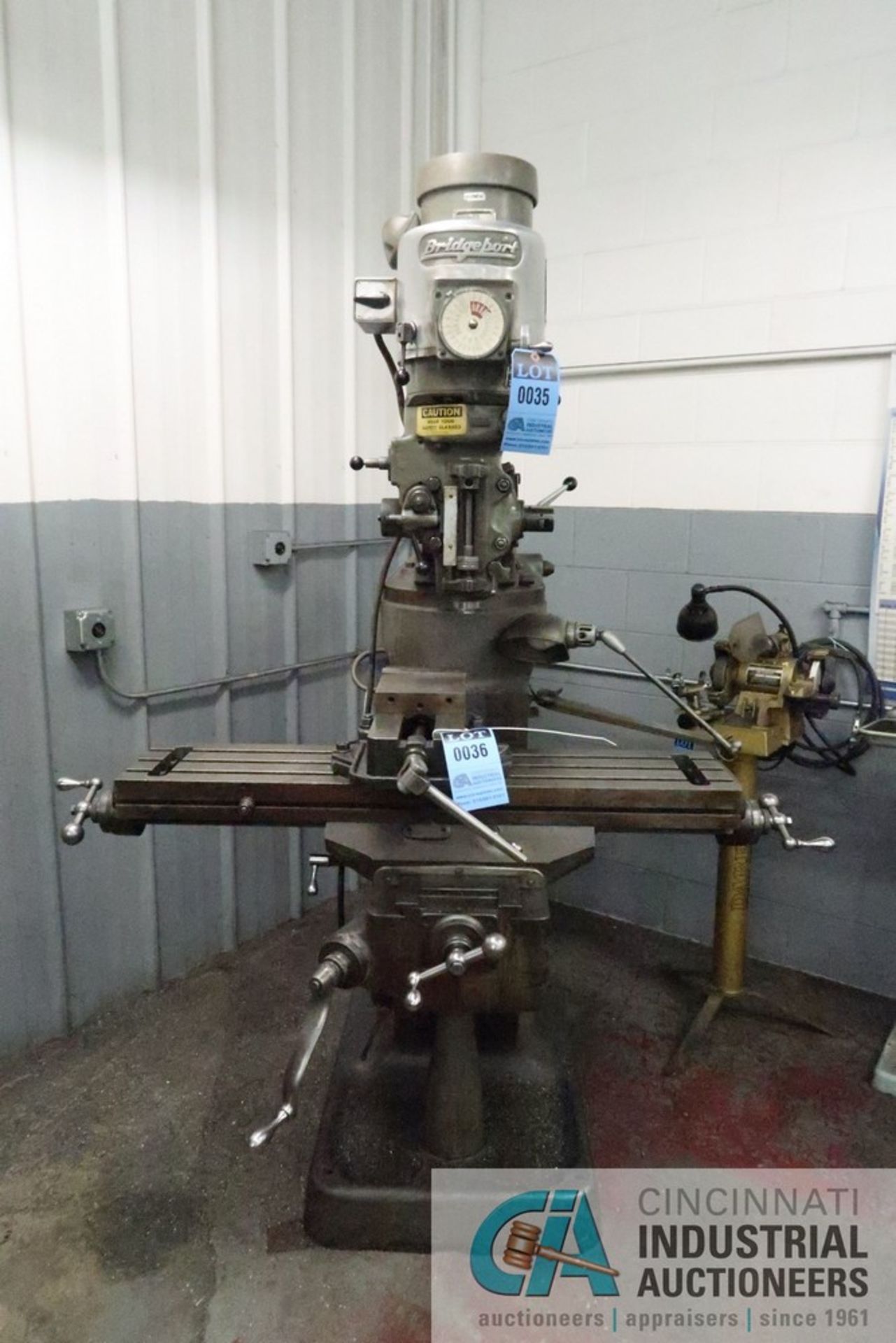 1-1/2 HP BRIDGEPORT VERTICAL MILL; S/N 129764, 9" X 42" TABLE, SPINDLE SPEED 60-4,200 RPM - Image 3 of 7