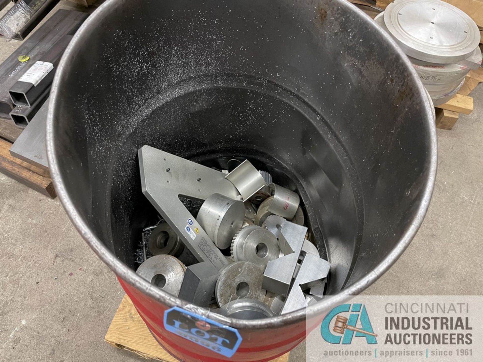 (LOT) ASSORTED ALUMINUM ROUNDS ON SKIDS & IN BARREL - Image 2 of 7