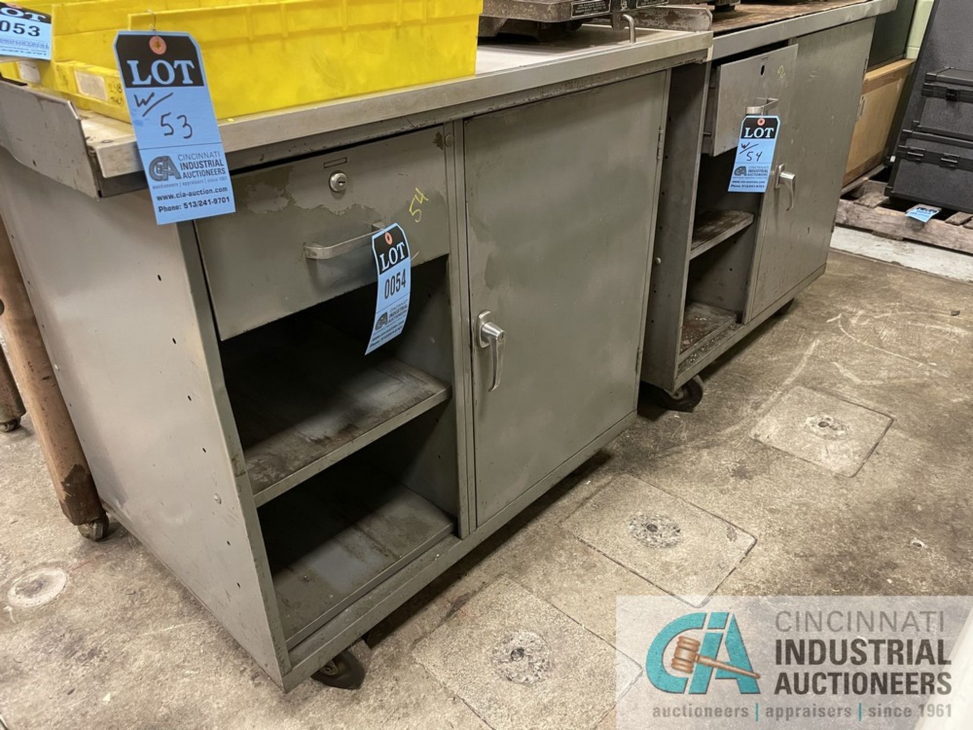 (LOT) (2) STEEL CABINETS & BENCHES