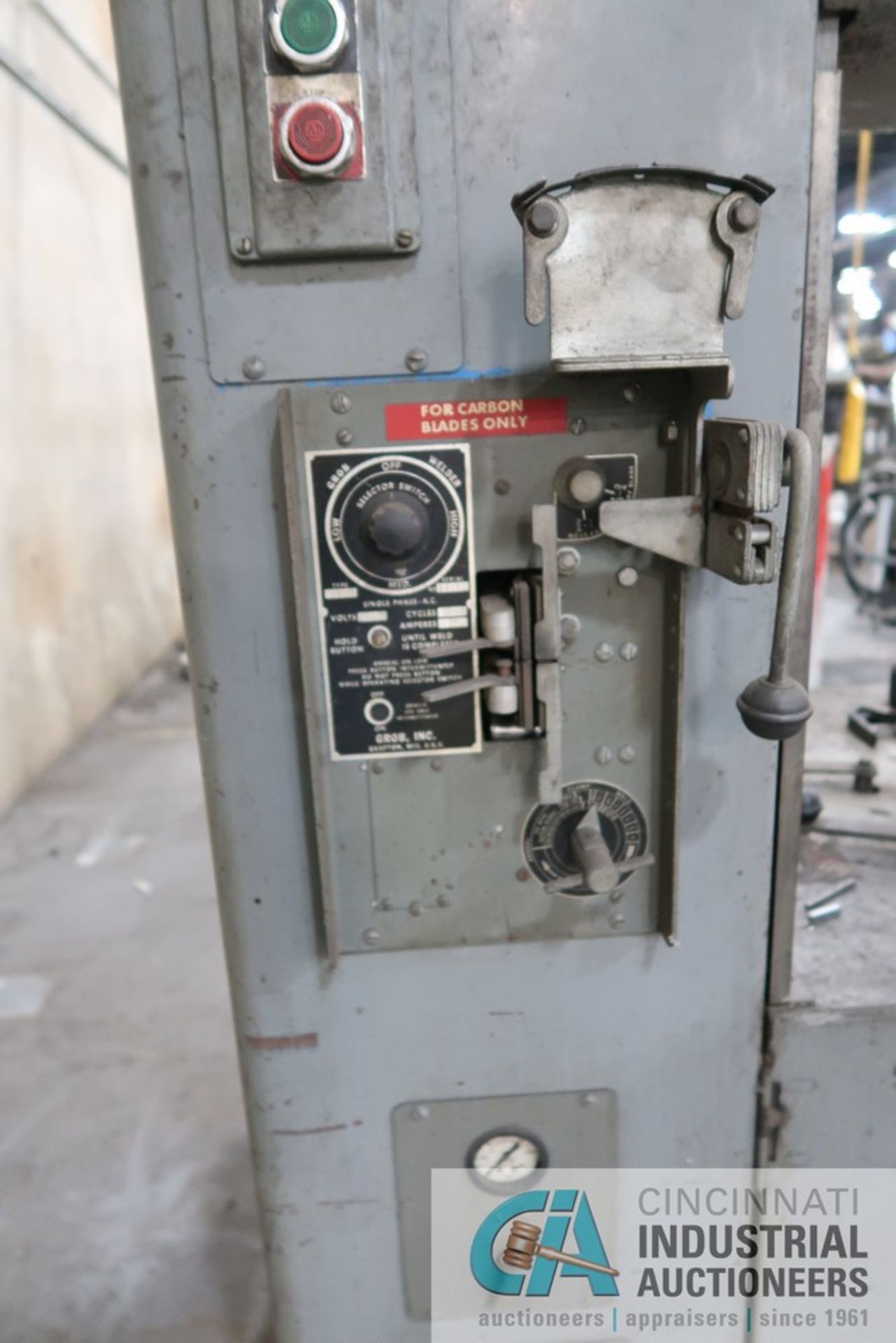 24" GROB MODEL 4V-24 VERTICAL BAND SAW; S/N 1909, W/ GROB MODEL RW-A BLADE WELDER - Image 11 of 13