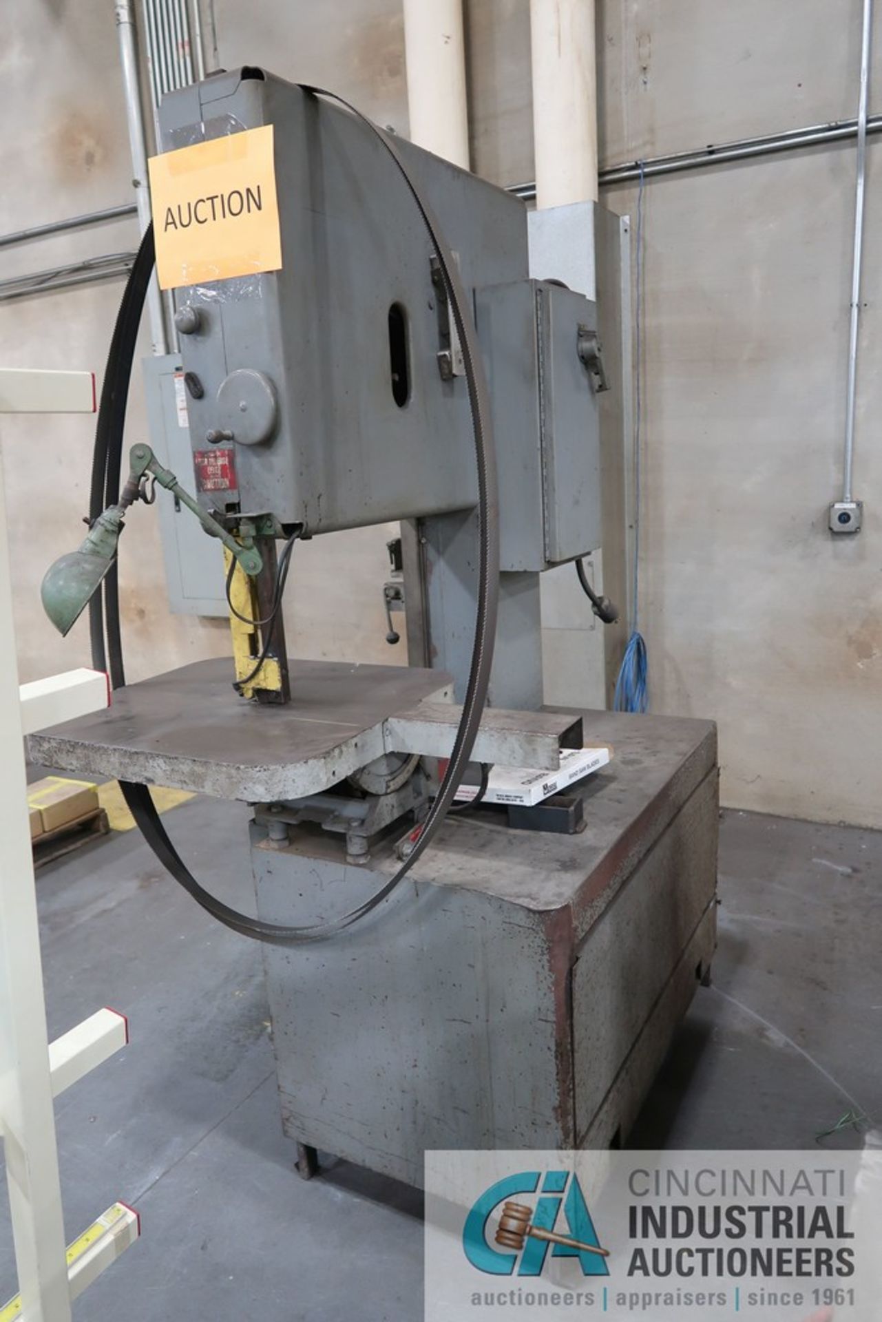 24" GROB MODEL 4V-24 VERTICAL BAND SAW; S/N 1909, W/ GROB MODEL RW-A BLADE WELDER - Image 5 of 13