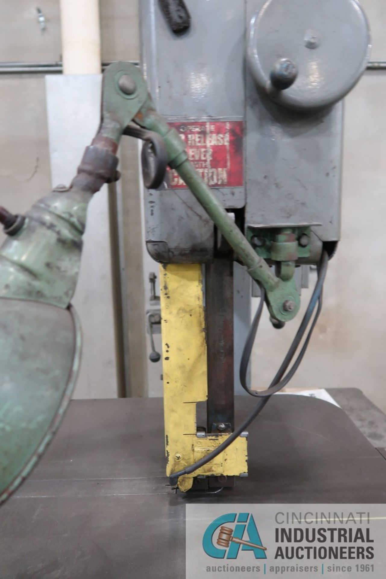 24" GROB MODEL 4V-24 VERTICAL BAND SAW; S/N 1909, W/ GROB MODEL RW-A BLADE WELDER - Image 9 of 13