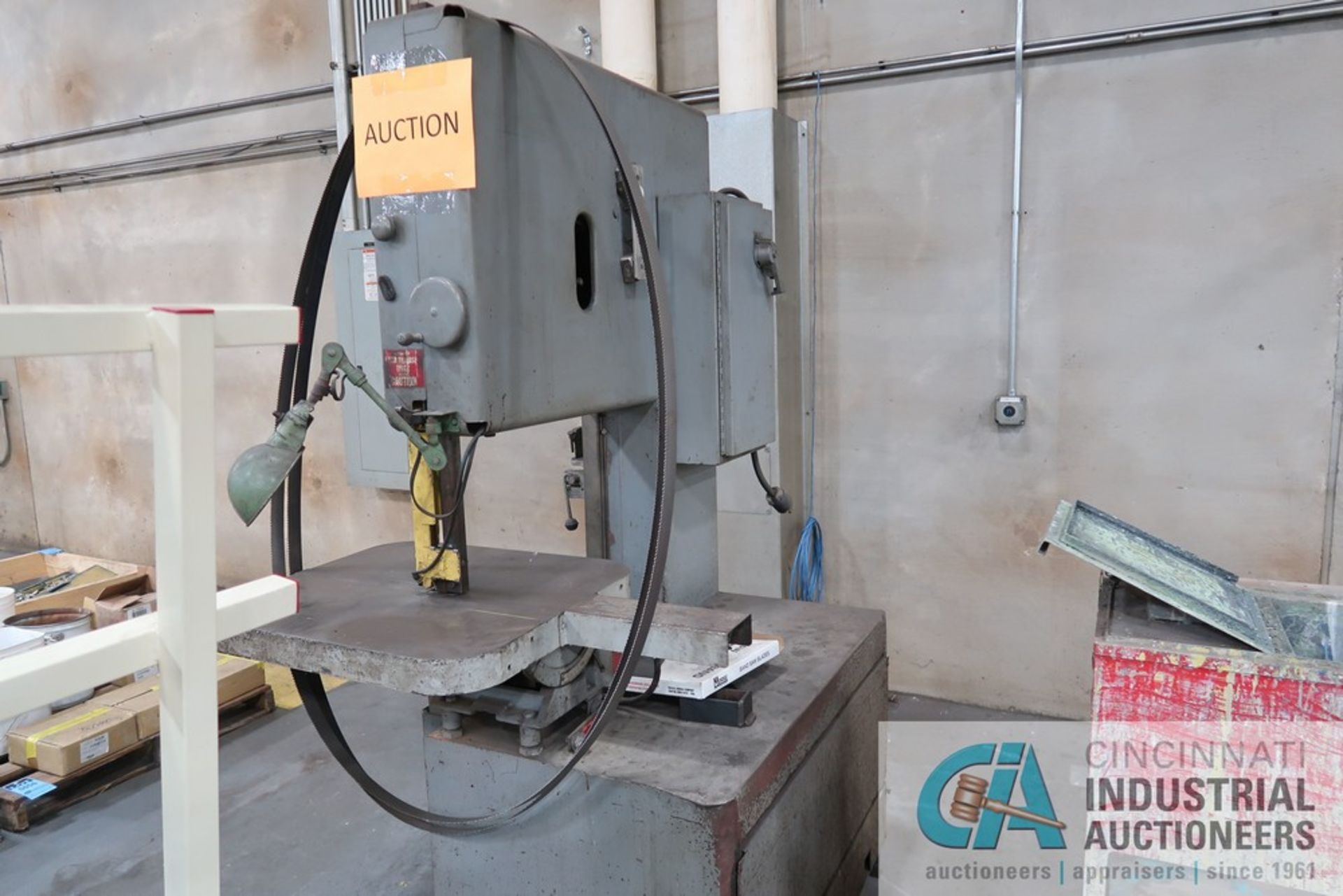 24" GROB MODEL 4V-24 VERTICAL BAND SAW; S/N 1909, W/ GROB MODEL RW-A BLADE WELDER - Image 6 of 13