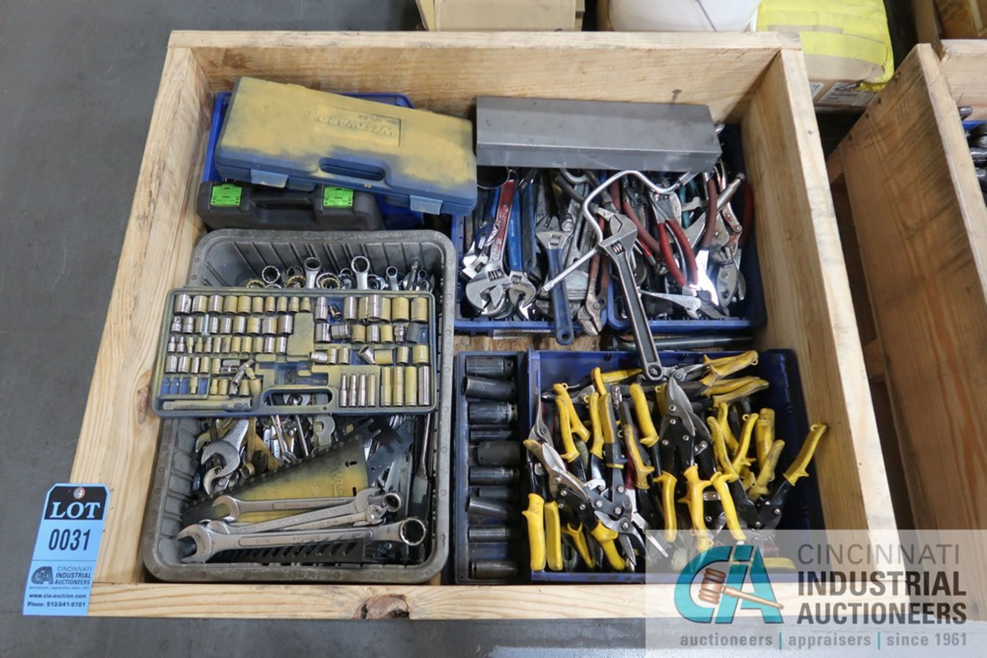 CRATE MISC. HAND TOOLS