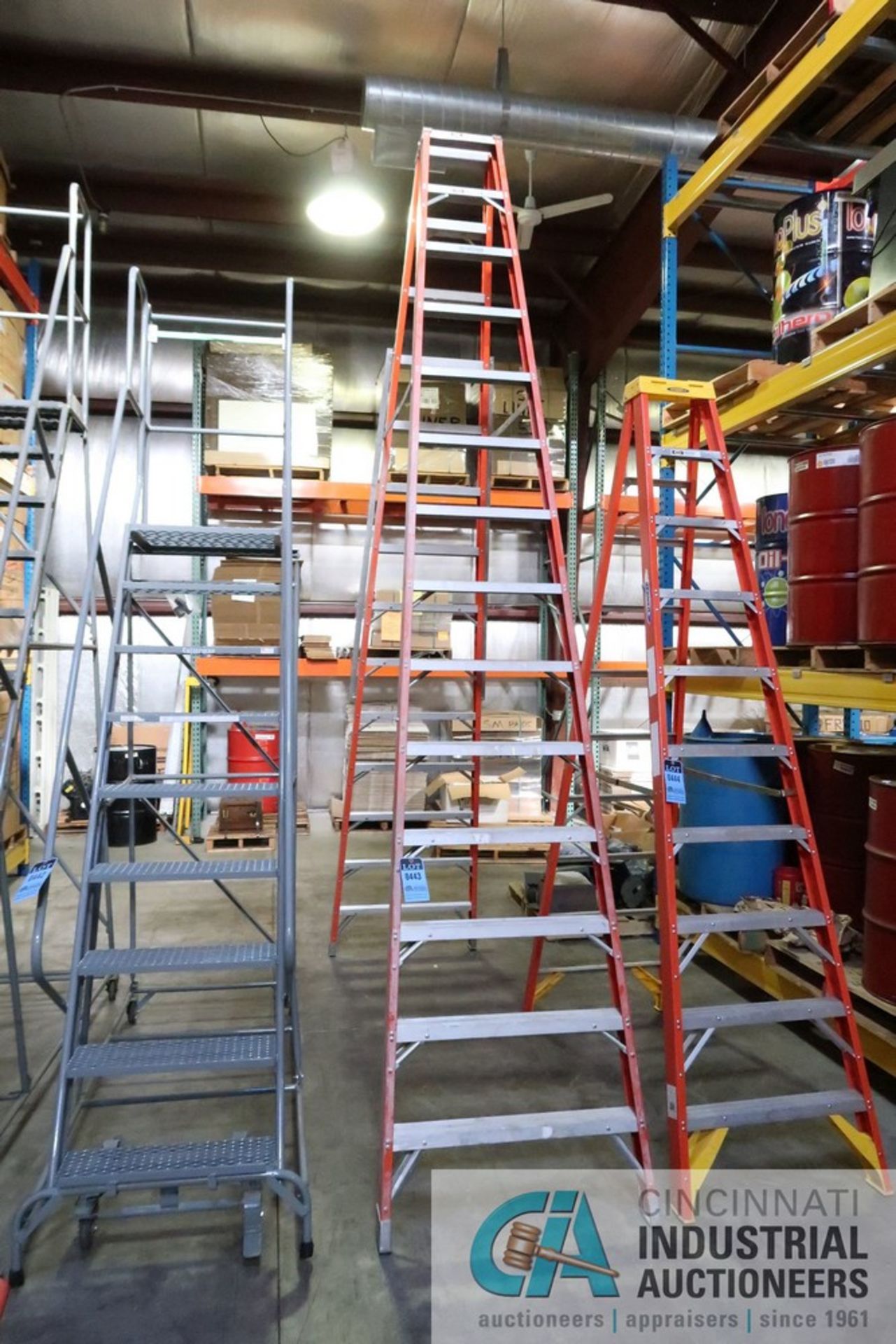 14' LOUISVILLE FIBERGLASS LADDER