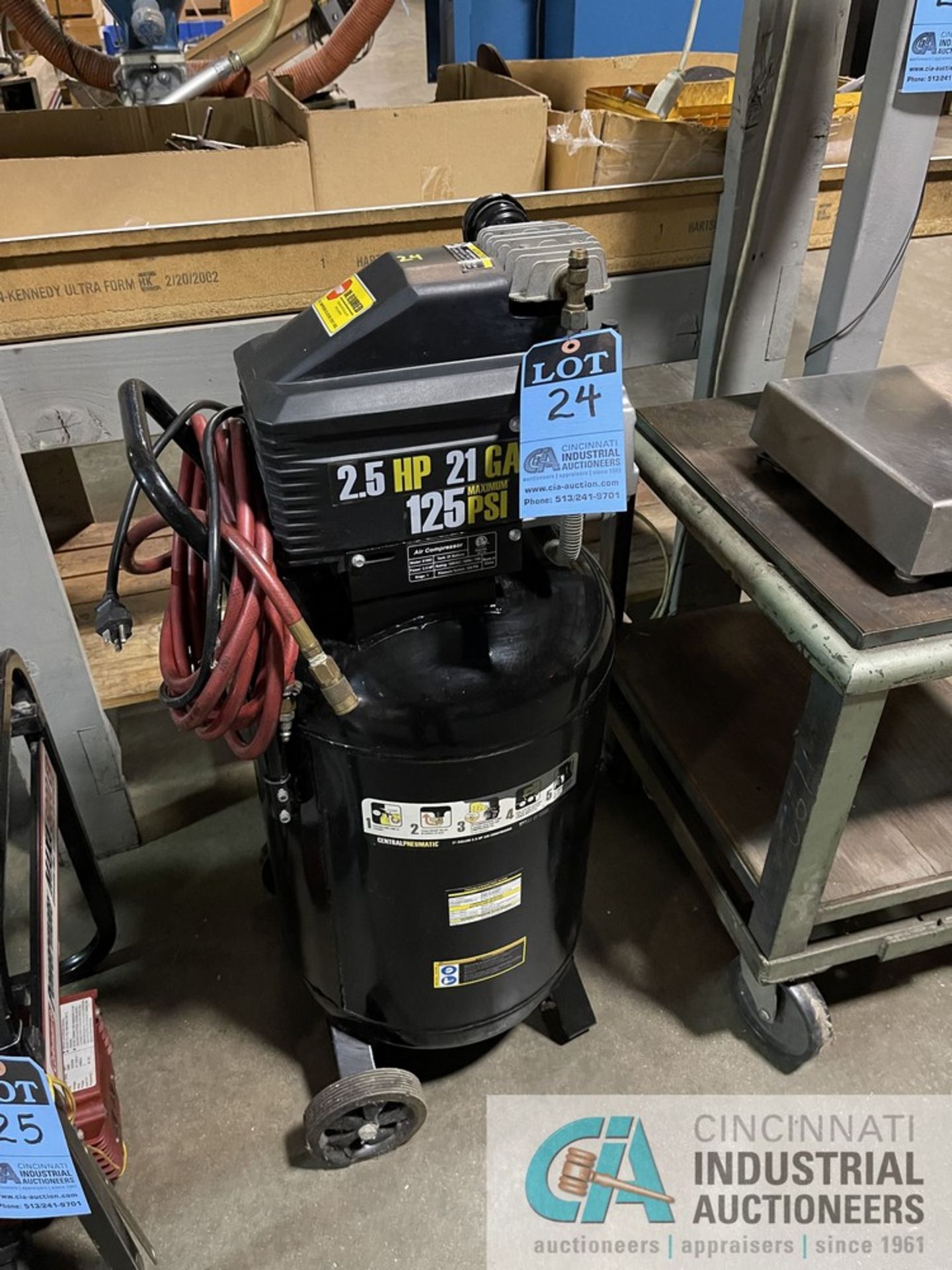 CENTRAL PNEUMATIC MODEL 61693, 2.5 HP X 21 GALLON TANK VERTICAL ELECTRIC AIR COMPRESSOR, SINGEL