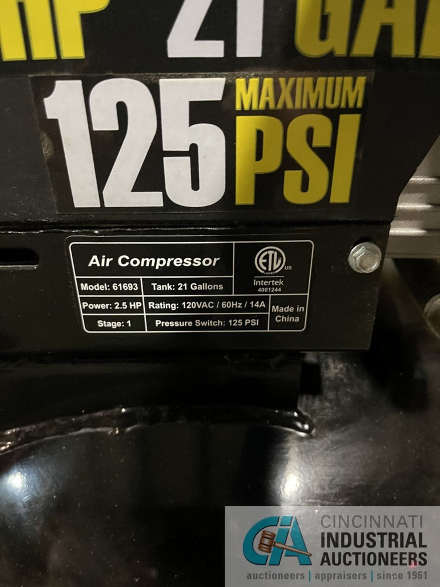 CENTRAL PNEUMATIC MODEL 61693, 2.5 HP X 21 GALLON TANK VERTICAL ELECTRIC AIR COMPRESSOR, SINGEL - Image 3 of 3