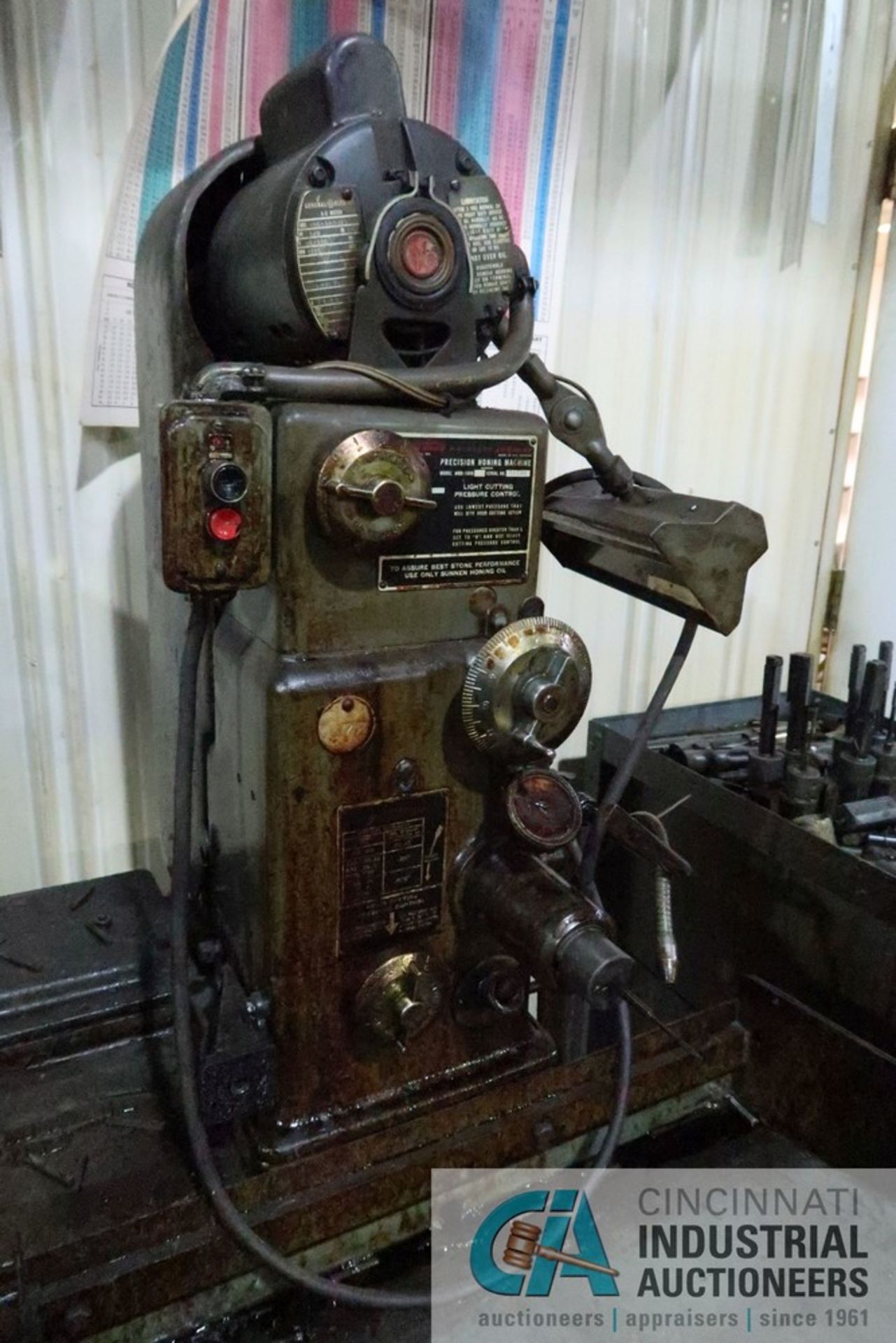 SUNNEN MODEL MBB-1600 PRECISION HONING MACHINE; S/N 41195, 1/2 HP WITH MISCELLANEOUS NEW TOOLING, - Image 5 of 18