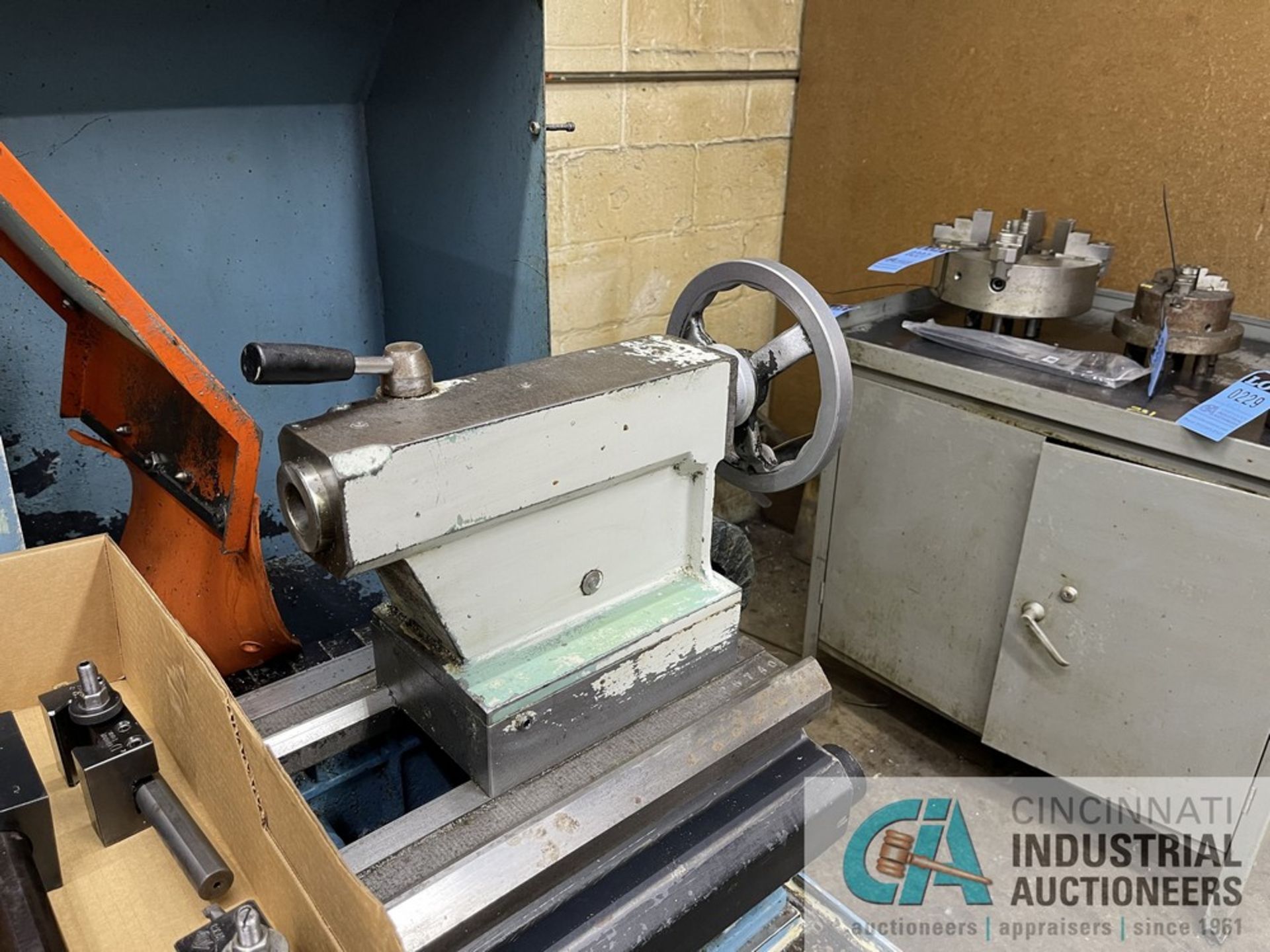 17" X 45" SWI TRAK TRL 1745P CNC FLAT BED ENGINE LATHE; S/N 967002, 8" 3-JAW CHUCK, SPINDLE SPEED - Image 4 of 13