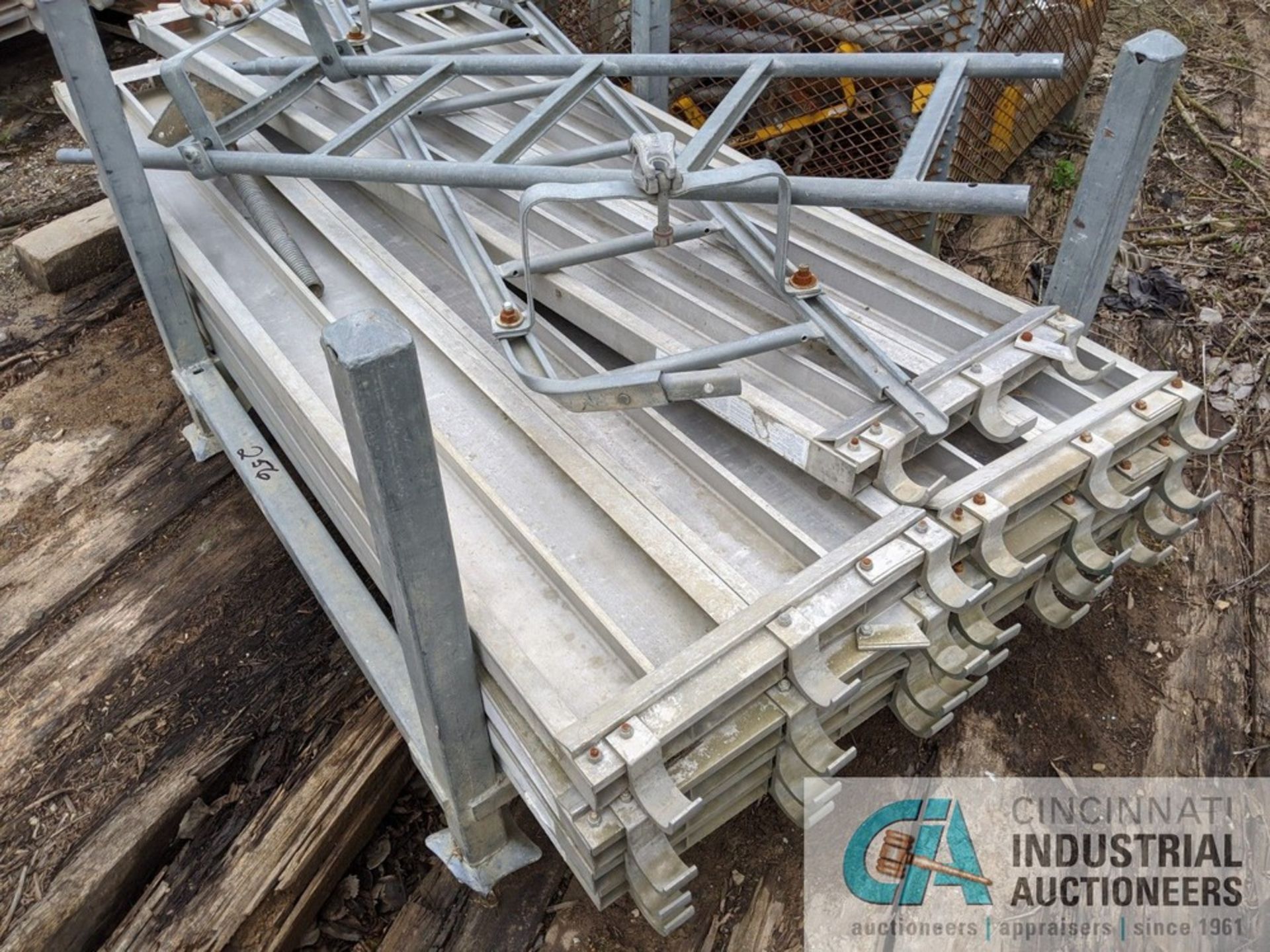 (LOT) ALUMINUM SCAFFOLDING WITH APPROX. (45) 19" X 84" WALK BOARDS **LOCATED AT 4366 GLENN - Image 3 of 5