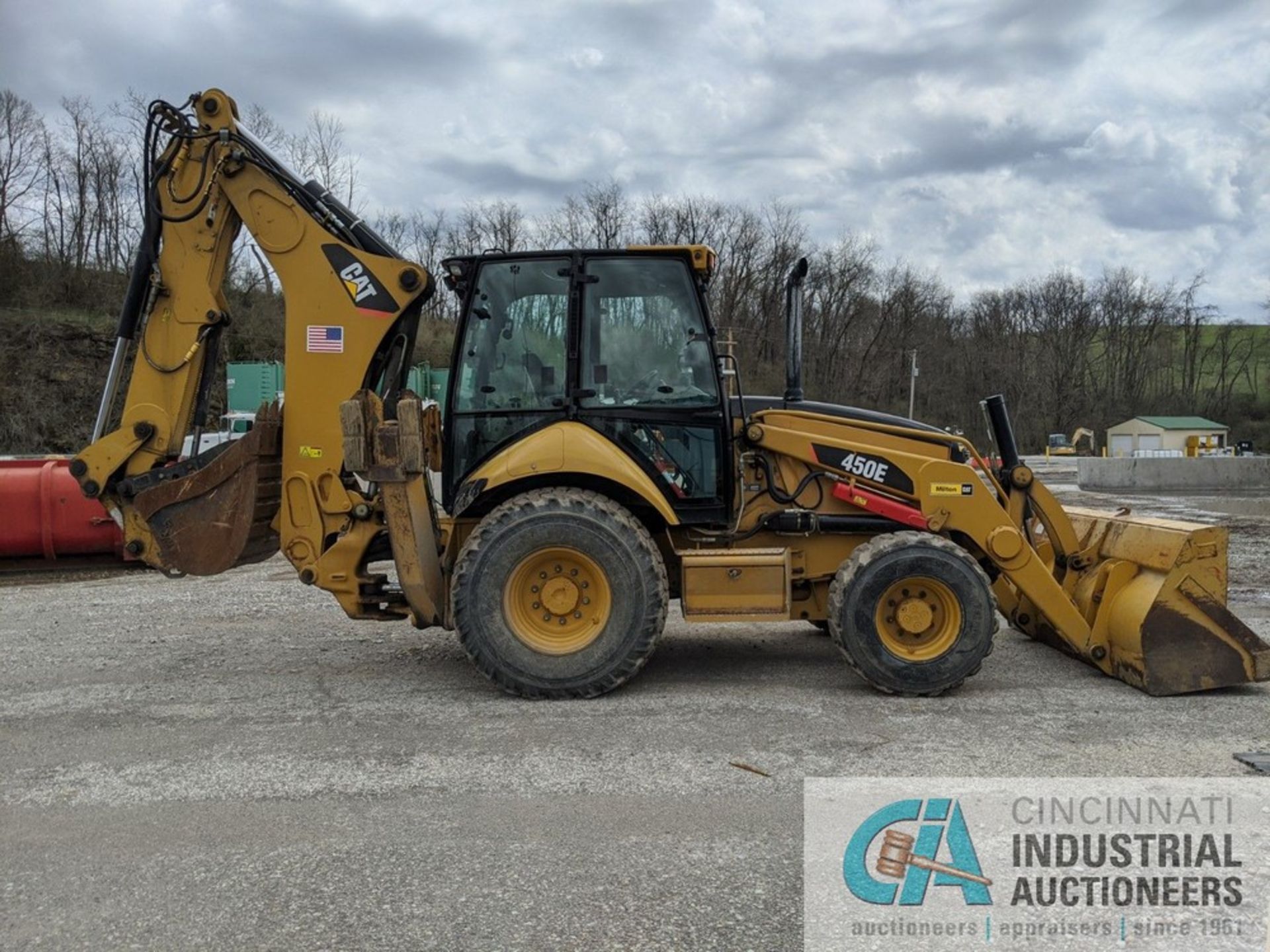 CATERPILLAR MODEL 450E 4X4 RUBBER TIRE BACKHOE; S/N CAT0450EAEBL00233, HYDRAULIC DRIVE, 30" - Image 5 of 21