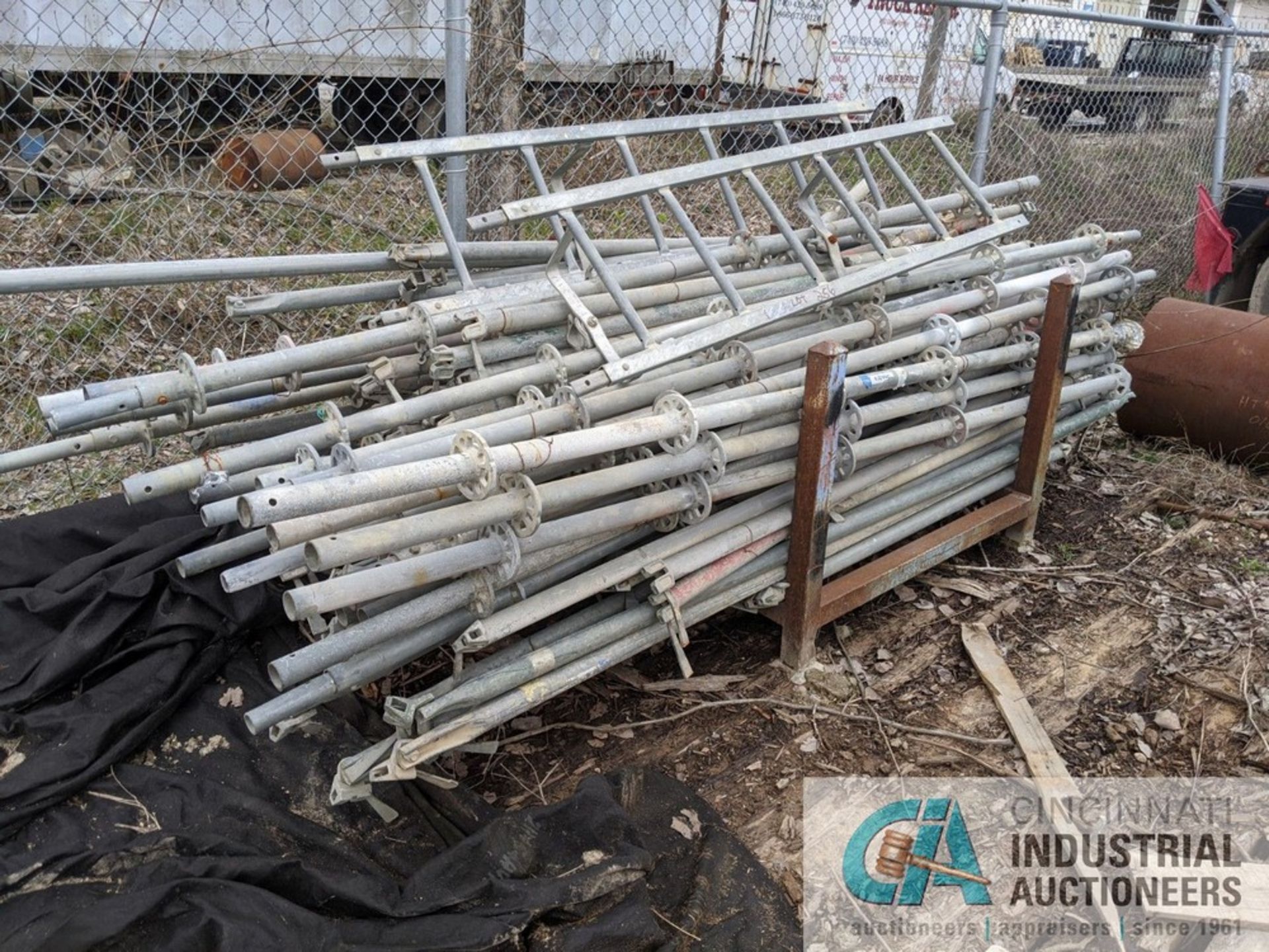 (LOT) ALUMINUM SCAFFOLDING WITH APPROX. (45) 19" X 84" WALK BOARDS **LOCATED AT 4366 GLENN - Image 5 of 5