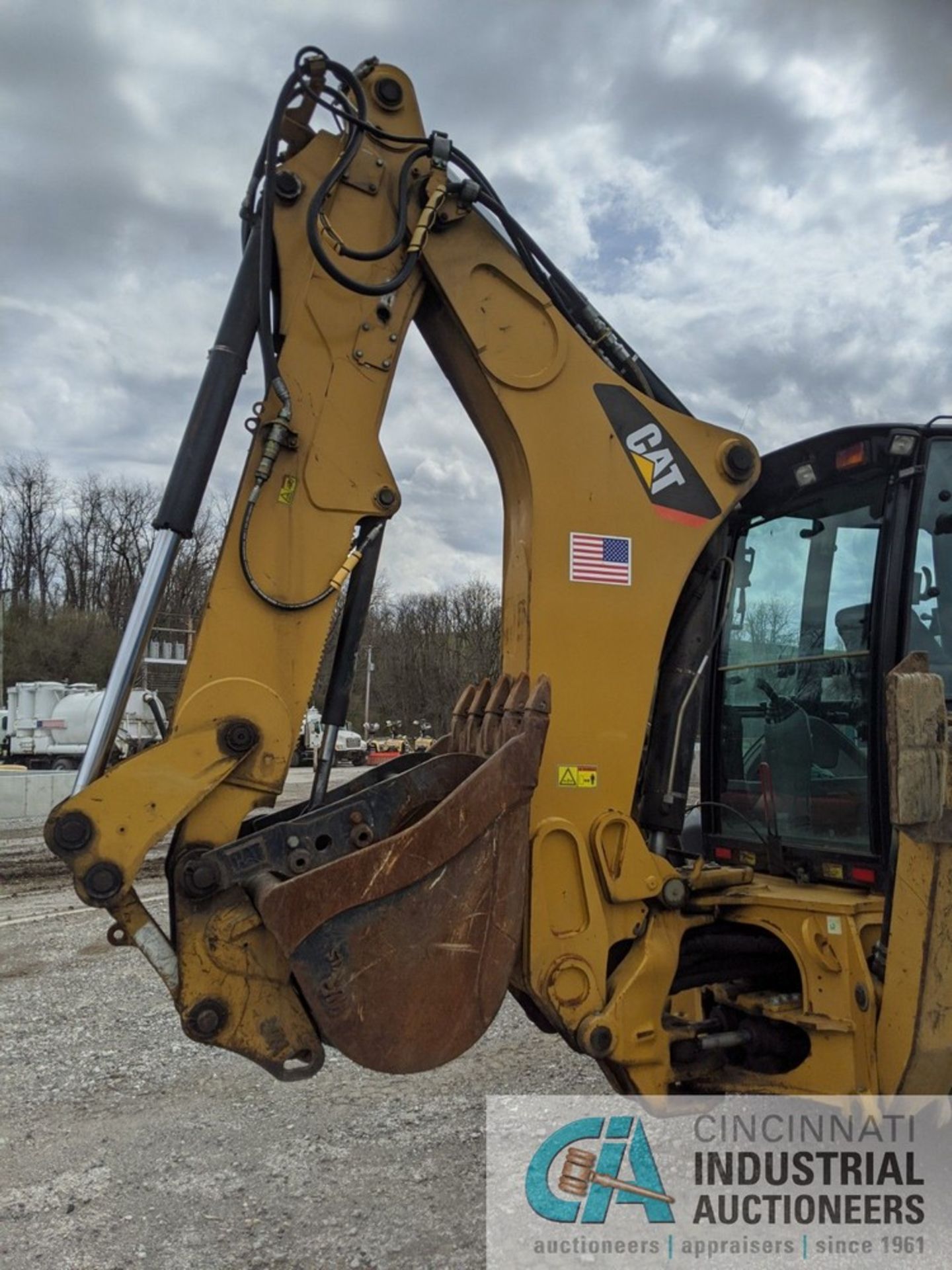 CATERPILLAR MODEL 450E 4X4 RUBBER TIRE BACKHOE; S/N CAT0450EAEBL00233, HYDRAULIC DRIVE, 30" - Image 8 of 21