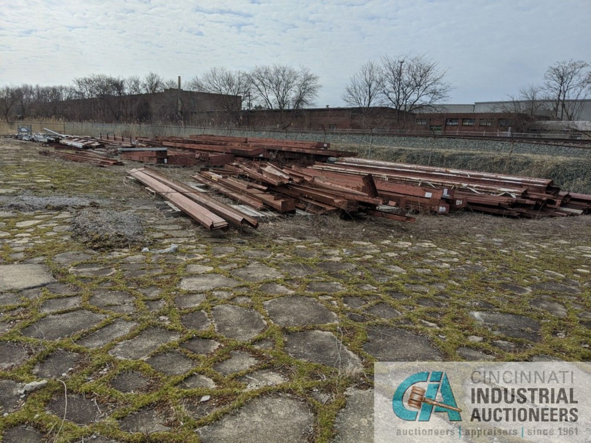 100' X 150' CLEAN SPAN STEEL FRAME BUTLER BUILDING, FRAMEWORK AND HARDWARE ONLY-DISASSEMBLED, WILL - Image 2 of 20