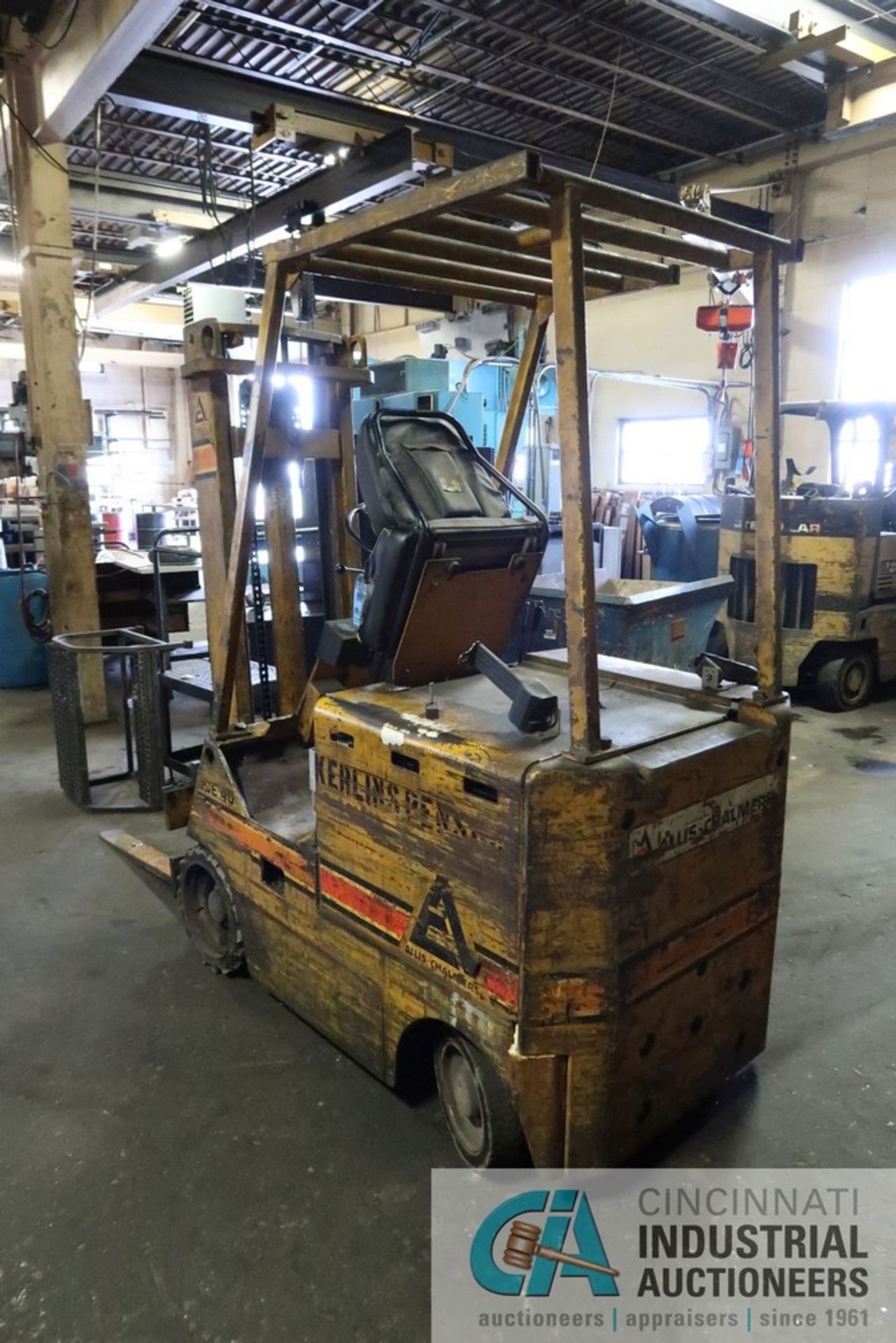 ALLIS CHALMERS ELECTRIC FORKLIFT MODEL ACE40CR; S/N DJD96435, 4,000 LB. CAPACITY, 2,127 HOURS ON - Image 4 of 8