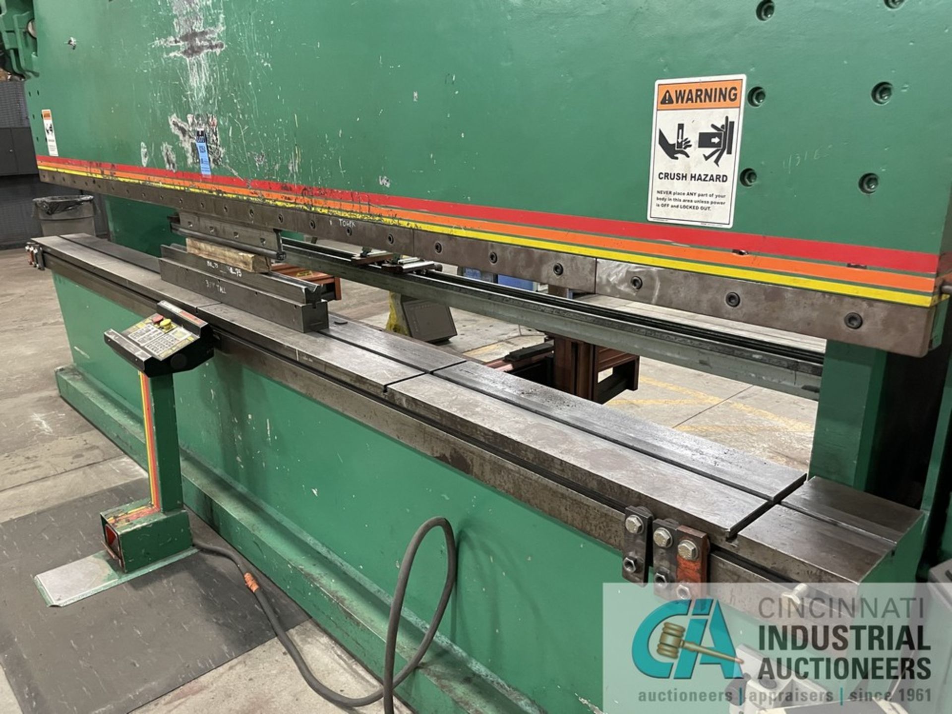 400 TON X 16' ACCURPRESS MODEL 740016 2-AXIS CNC HYDRAULIC PRESS BRAKE; S/N 8652, 14' OVERALL LENGTH - Image 6 of 11