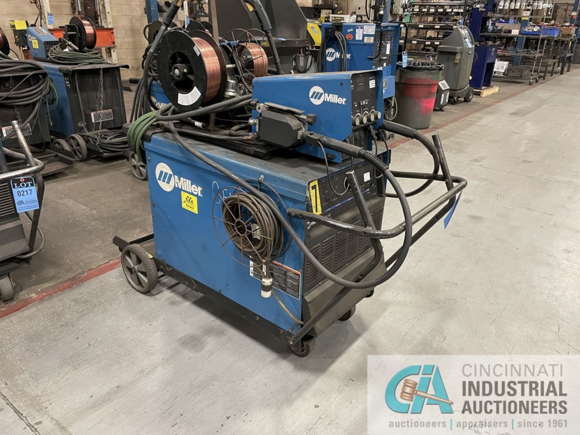 450 AMP MILLER DELTAWELD 452 CV DC MIG WELDING POWER SOURCE S/N LH360123C WITH MILLER 70 SERIES 24 - Image 2 of 4