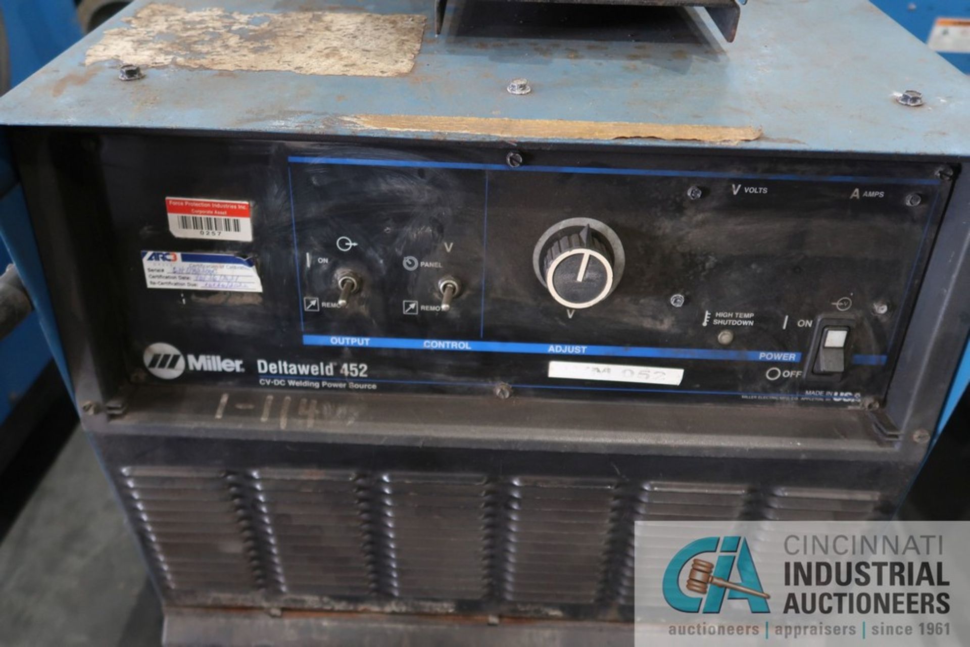 450 AMP MILLER MODEL DELTAWELD 452 CV DC WELDING POWER SOURCE; S/N LH080306C WITH MILLER 75 SERIES - Image 3 of 7