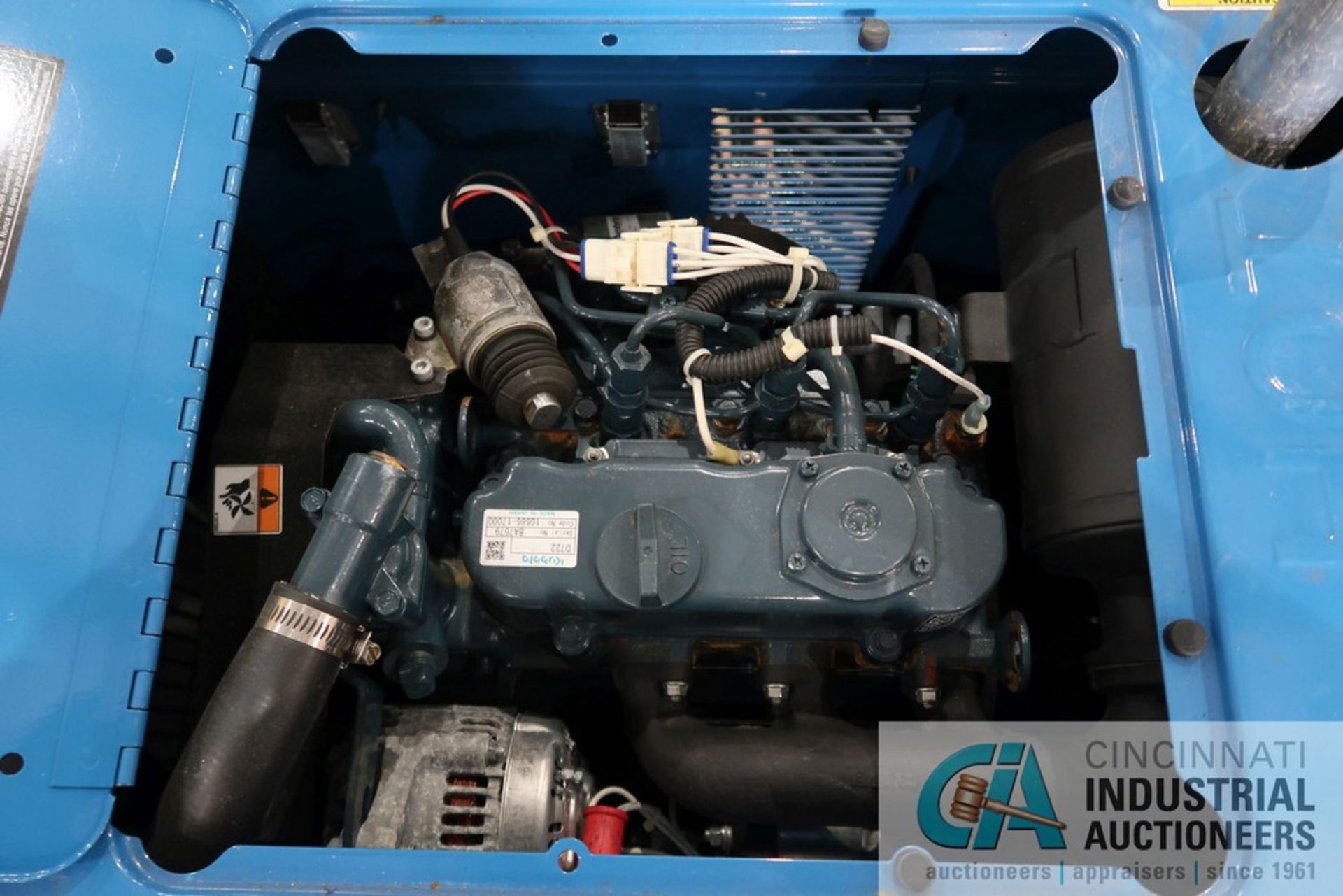 300 AMP MILLER MODEL TRAILBLAZER 302 DIESEL CC/CV, AC/DC WELDER-GENERATOR PROFESSIONAL SERIES; S/N - Image 6 of 9