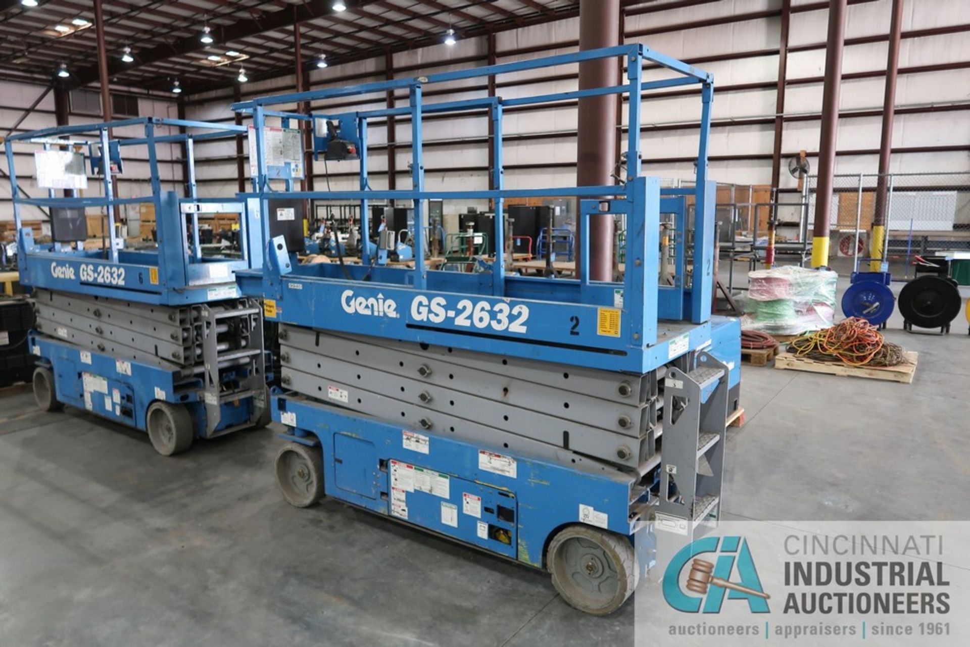 GENIE MODEL GS-2632 24 VOLT AERIAL WORK PLATFORM; S/N GS3208-089940 WITH BUILT-IN BATTERY CHARGER * - Image 2 of 6